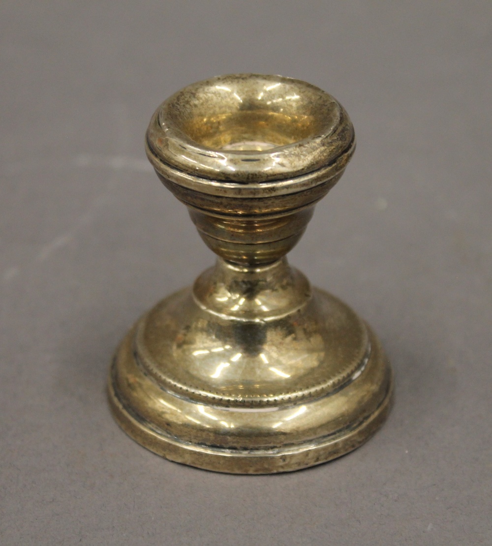 Two pairs of silver dwarf candlesticks. The largest 6.5 cm high. 11.2 troy ounces loaded. - Image 7 of 8