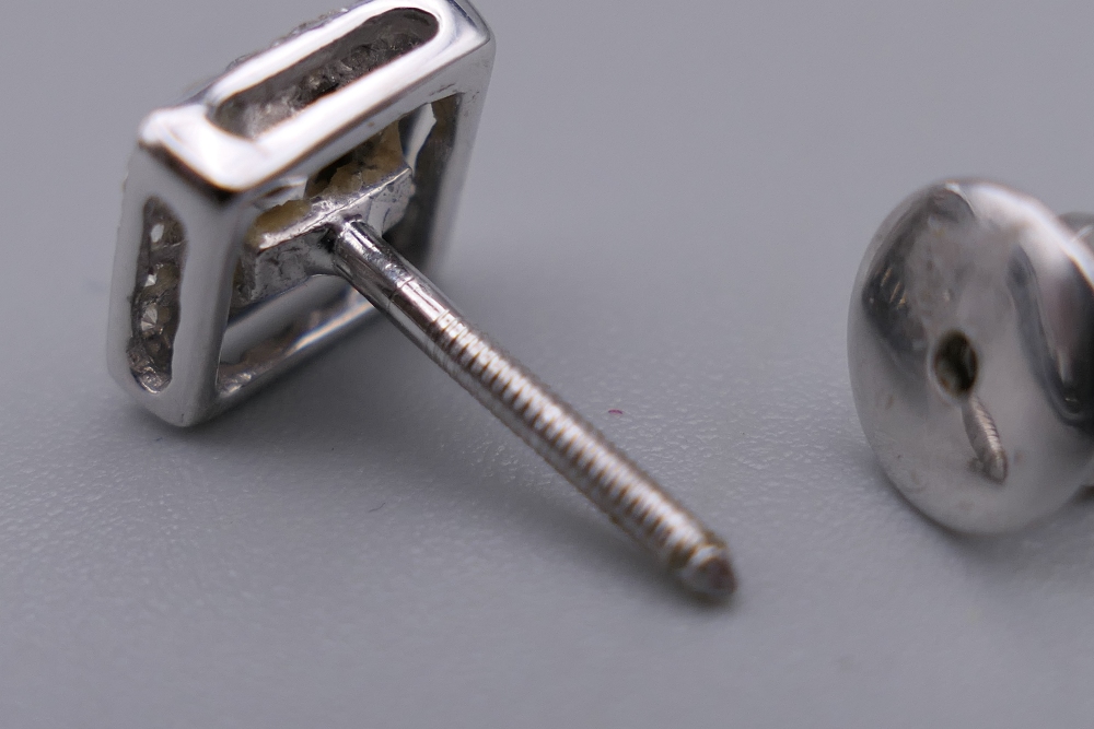 A pair of 18 ct white gold Art Deco style square diamond ear studs. 7 mm square. - Image 5 of 9