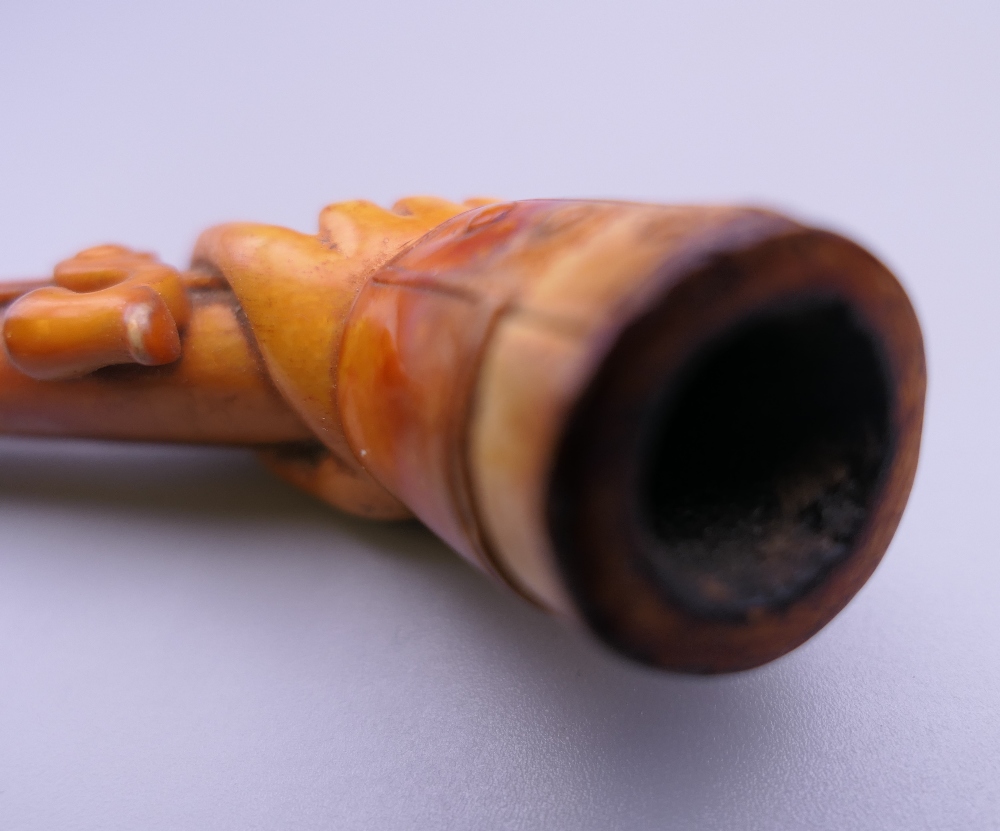 A cased 19th century meerschaum and amber pipe formed as a hand holding a pistol. 12 cm long. - Image 9 of 13