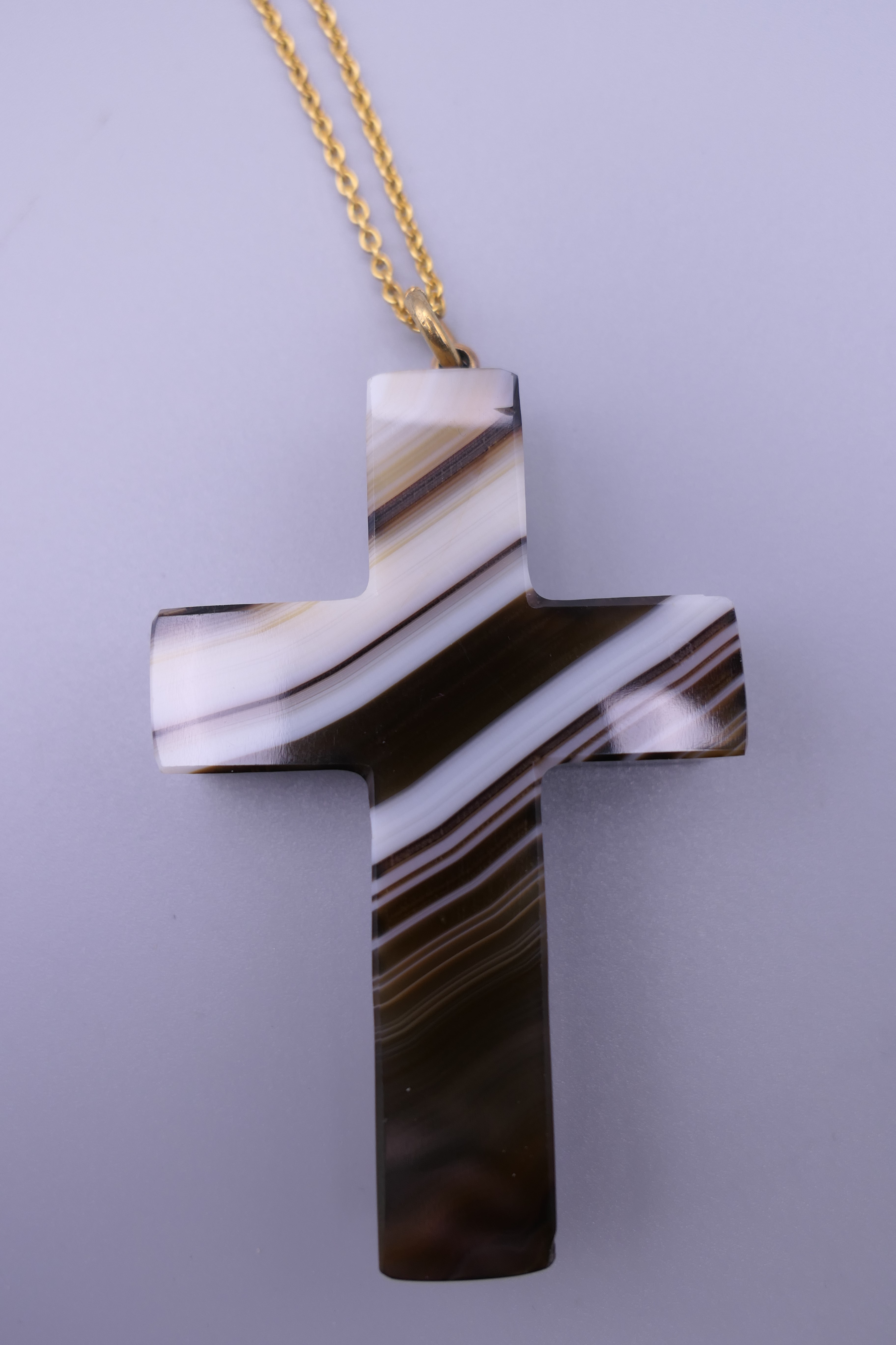 An antique banded agate hardstone cross and a faceted carnelian bead cross on a 925 silver chain. - Image 6 of 10