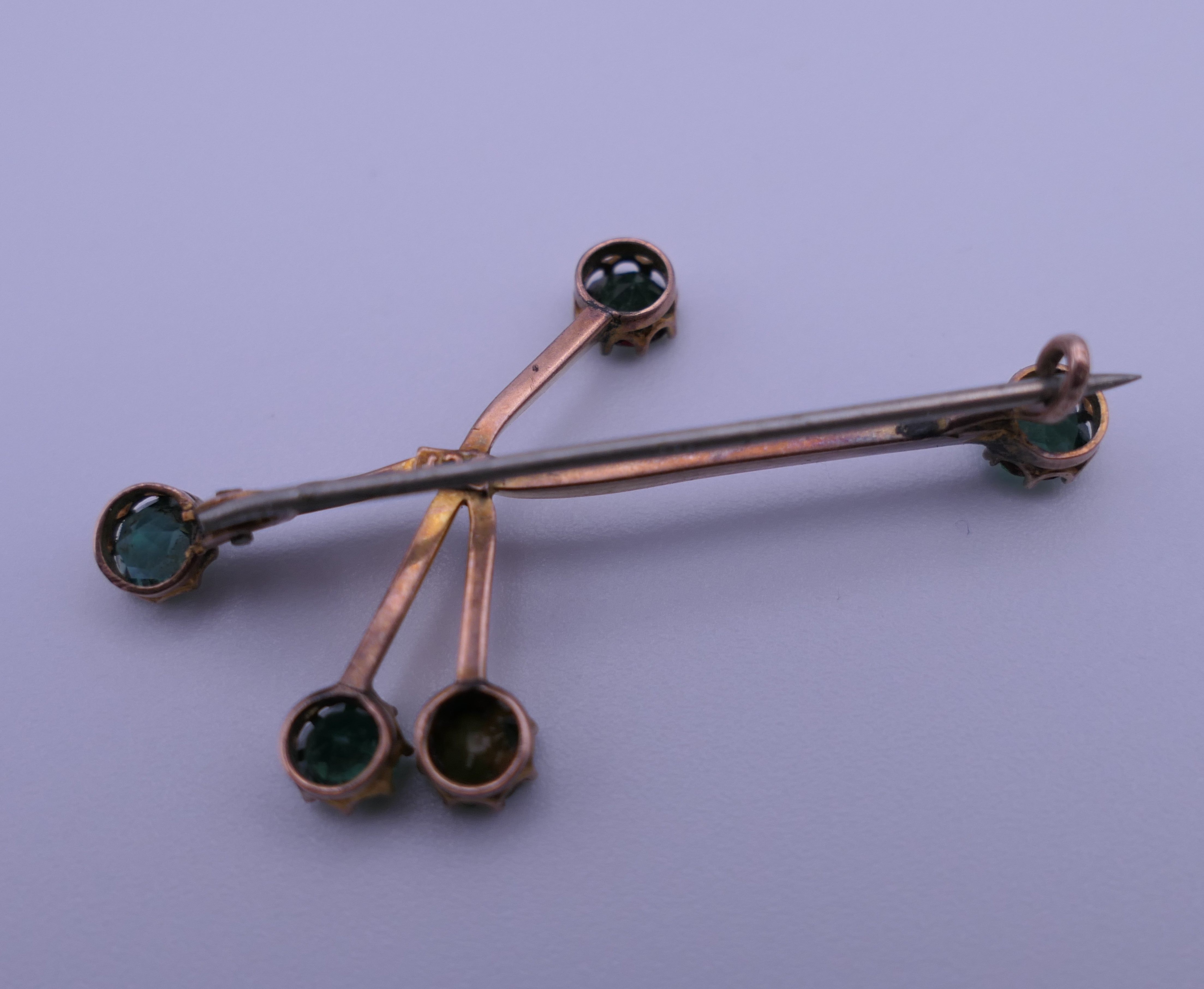 Two 9 ct gold brooches, one formed as a star constellation, the other a bird. The former 4. - Image 7 of 9