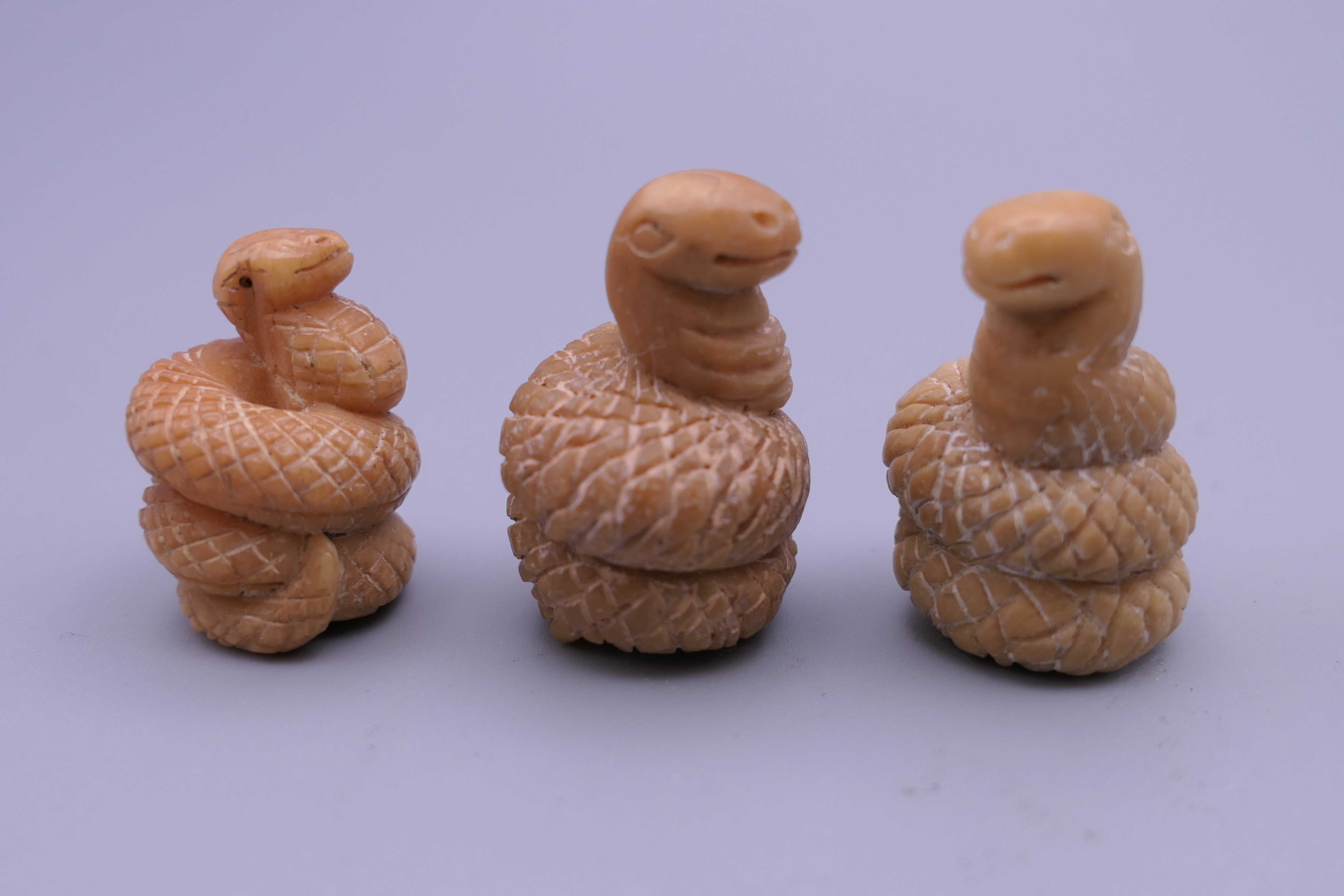 Five small carved netsukes. - Image 6 of 8