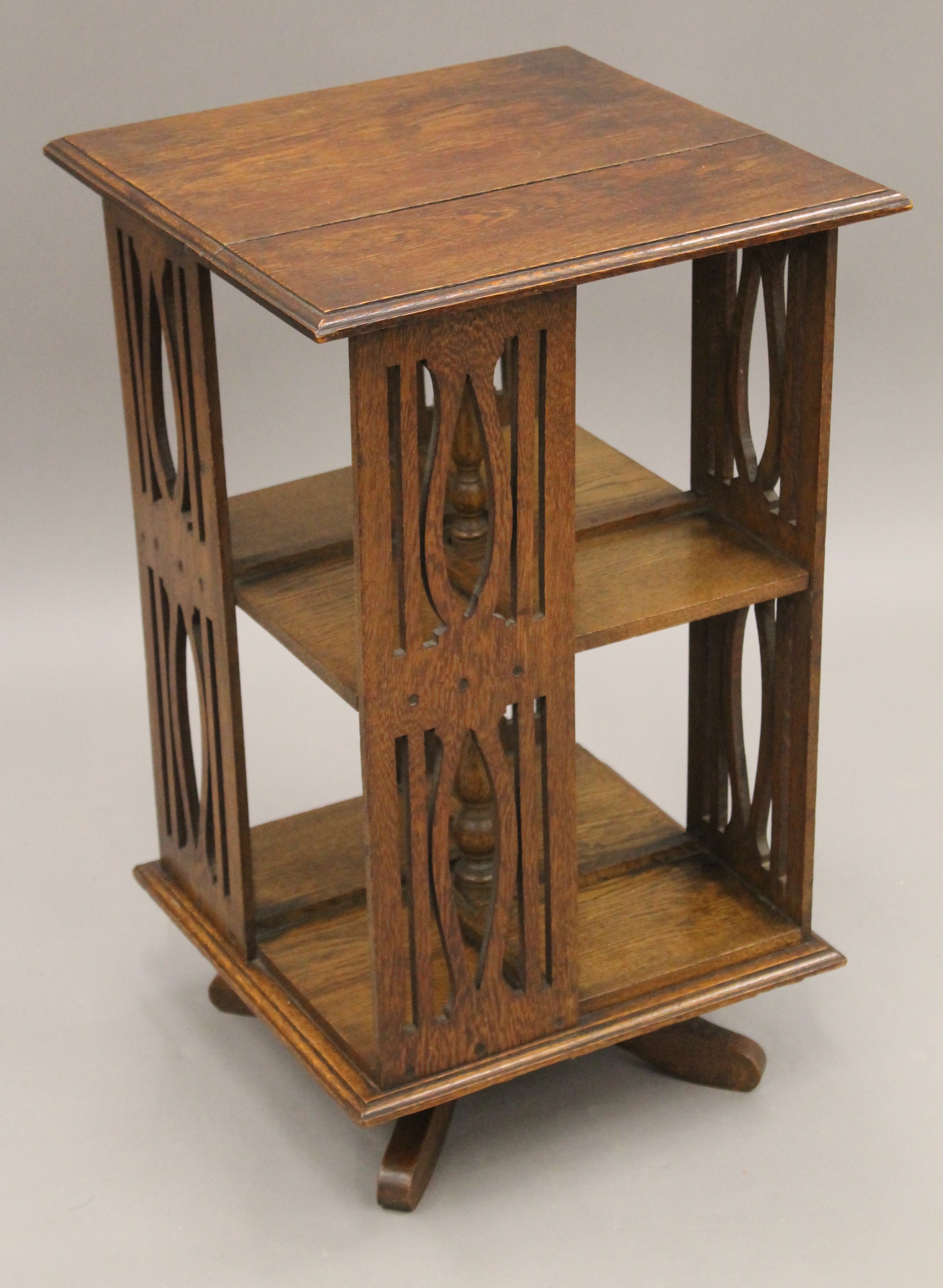 An early 20th century oak revolving bookcase. 65 cm high. - Image 2 of 4
