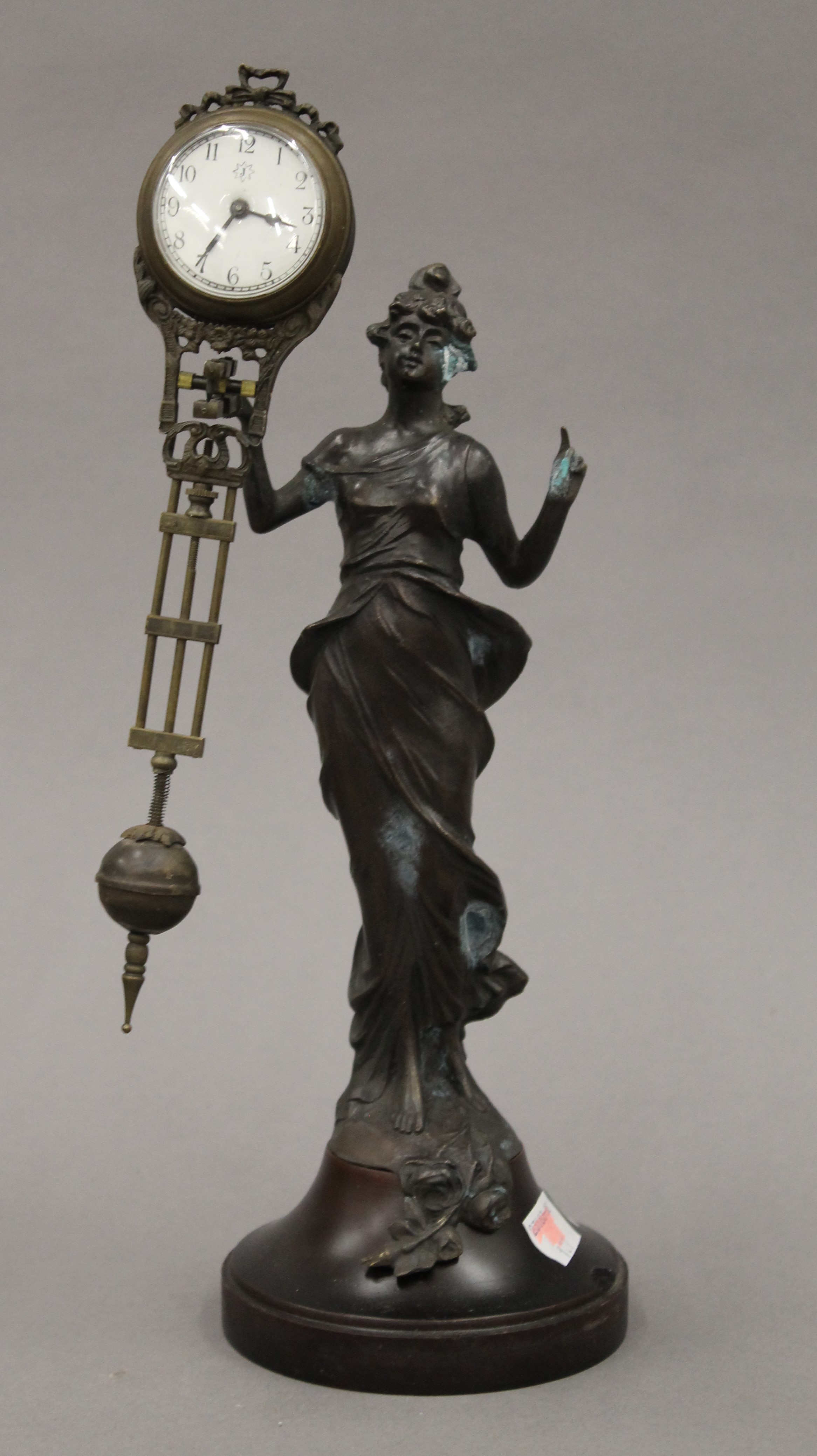 A Diana swing clock. 28 cm high. - Image 2 of 7