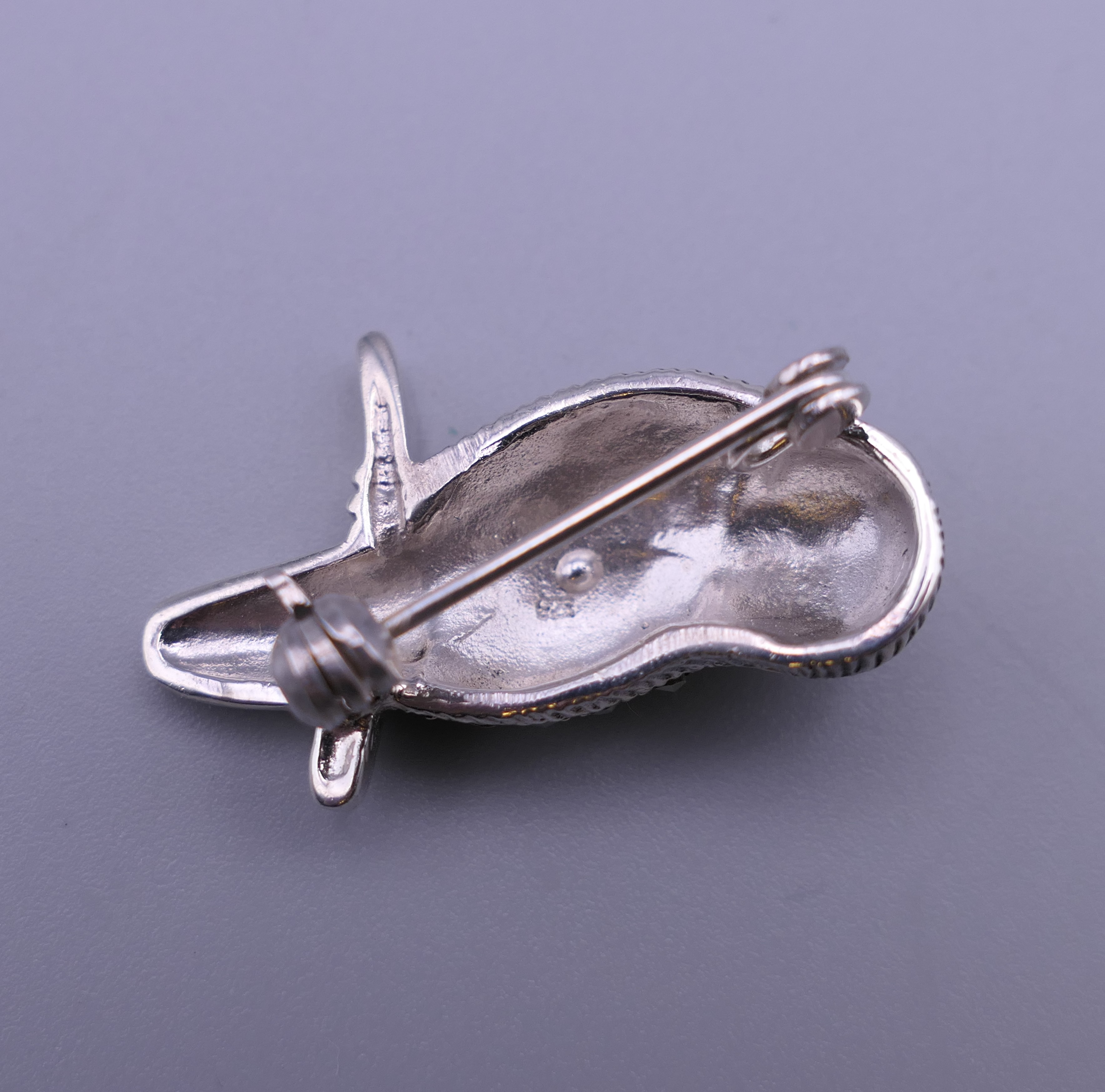 A silver marcasite bird brooch. 3 cm high. - Image 3 of 4