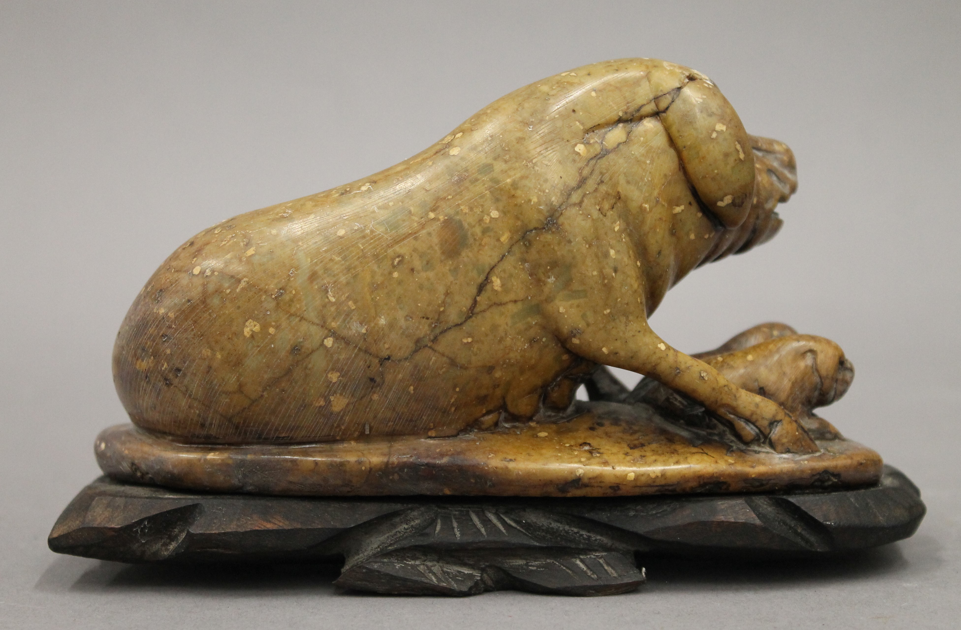 A Chinese soapstone carving of a sow and piglets, mounted on a wooden stand. 17 cm long overall. - Image 4 of 6