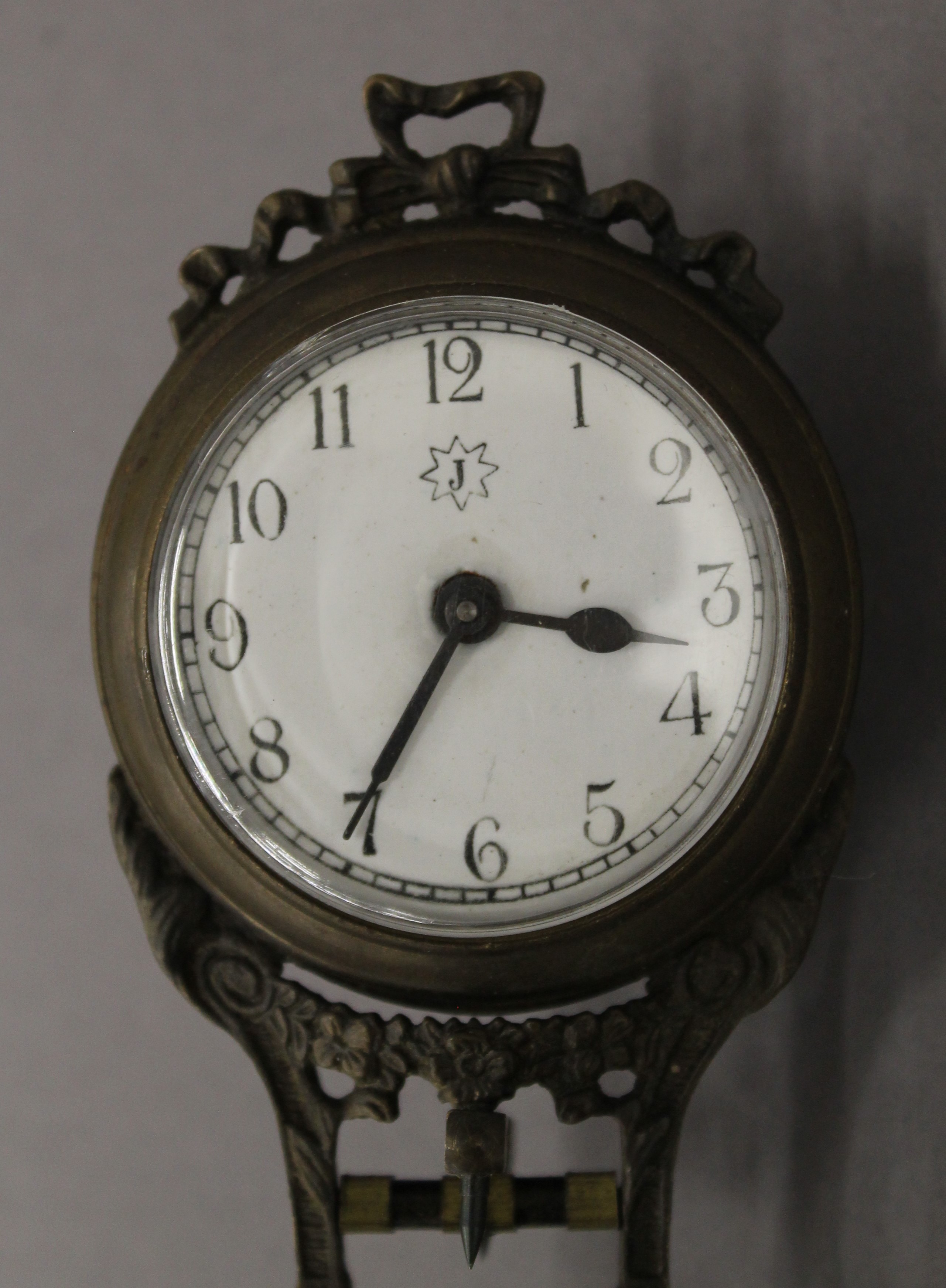 A Diana swing clock. 28 cm high. - Image 6 of 7