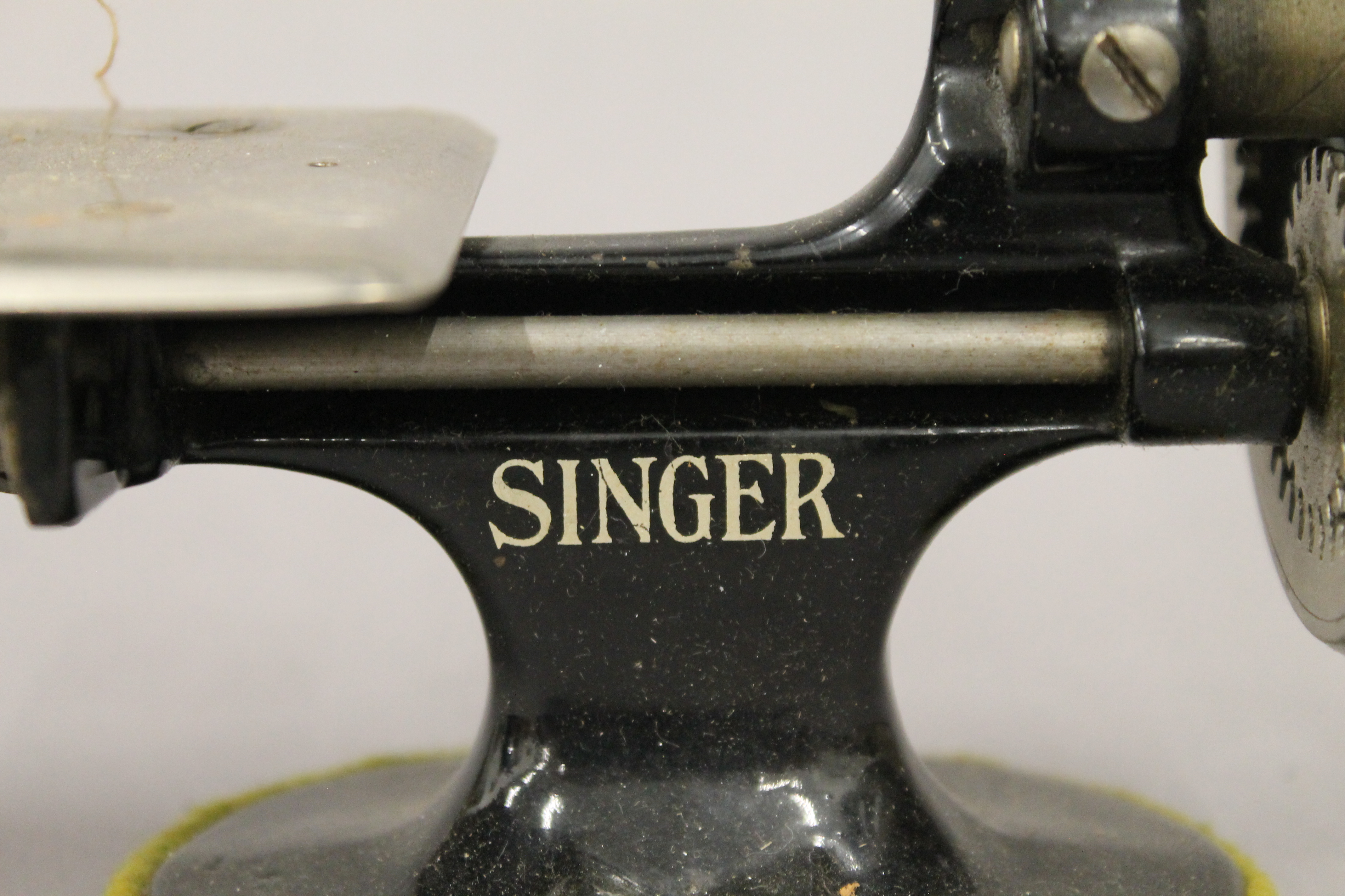A boxed Singer For the Girls sewing machine. The box 18 cm wide. - Image 5 of 8
