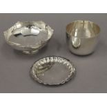 A silver pin tray, a silver footed dish and a silver cup. The latter 5.5 cm high. 7.5 troy ounces.