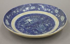 A Chinese blue and white porcelain dish. 28 cm diameter.