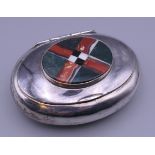 A silver snuff box set with agate roundel. 9 cm wide. 98.5 grammes total weight.