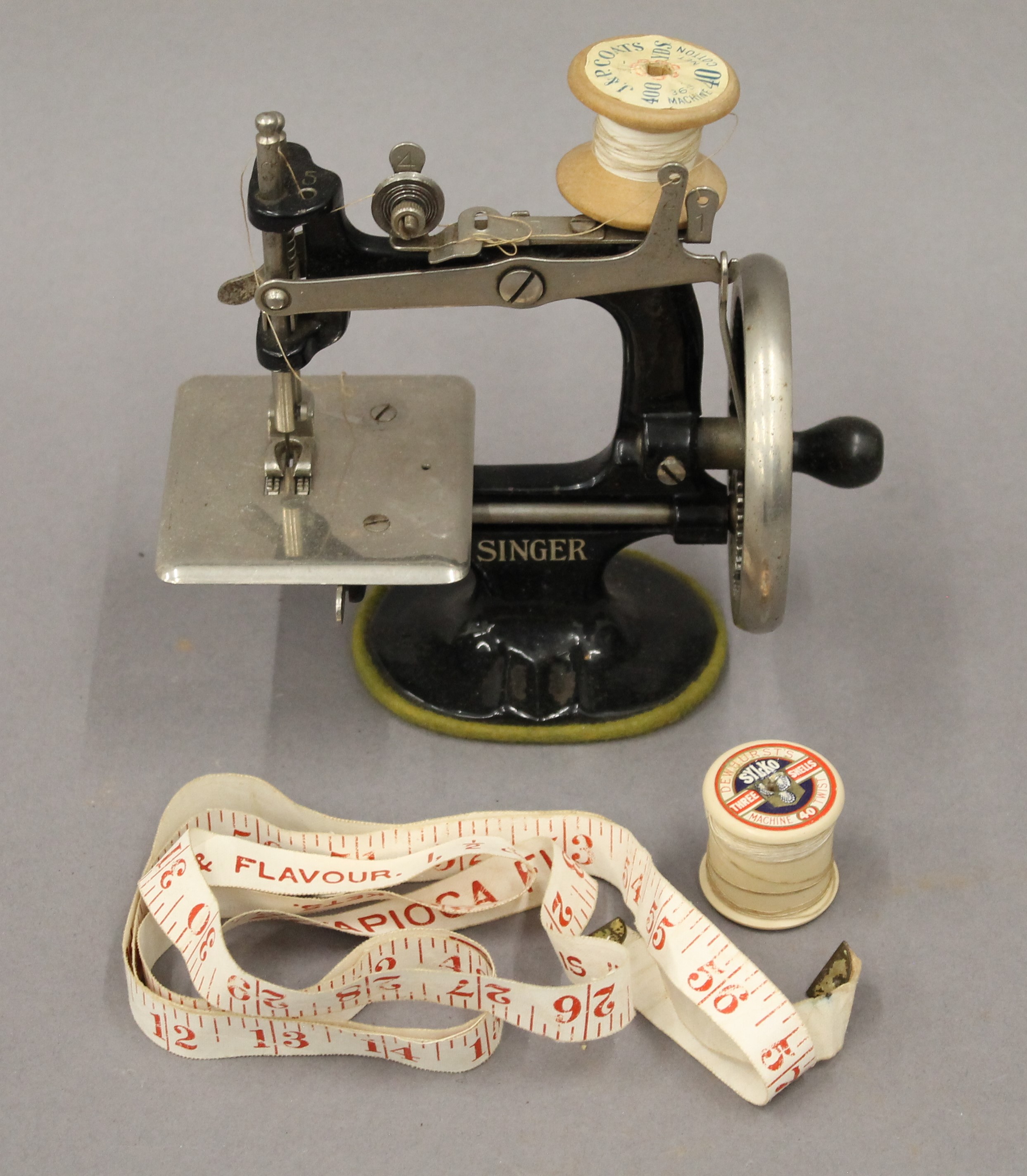 A boxed Singer For the Girls sewing machine. The box 18 cm wide. - Image 3 of 8