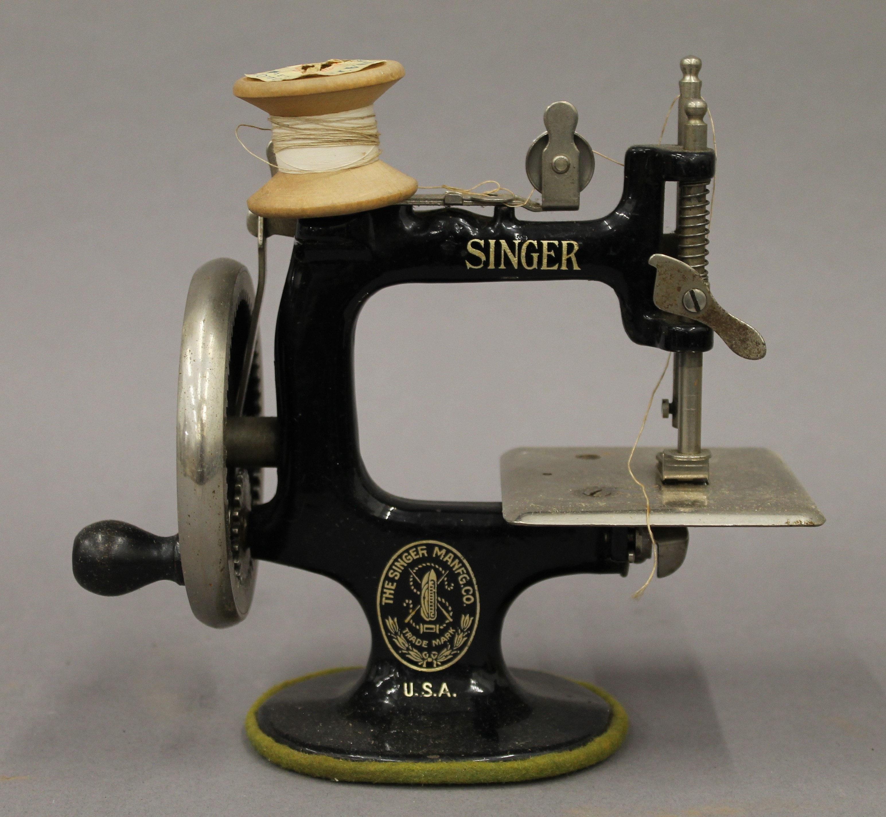 A boxed Singer For the Girls sewing machine. The box 18 cm wide. - Image 6 of 8