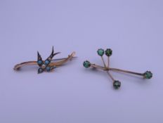 Two 9 ct gold brooches, one formed as a star constellation, the other a bird. The former 4.