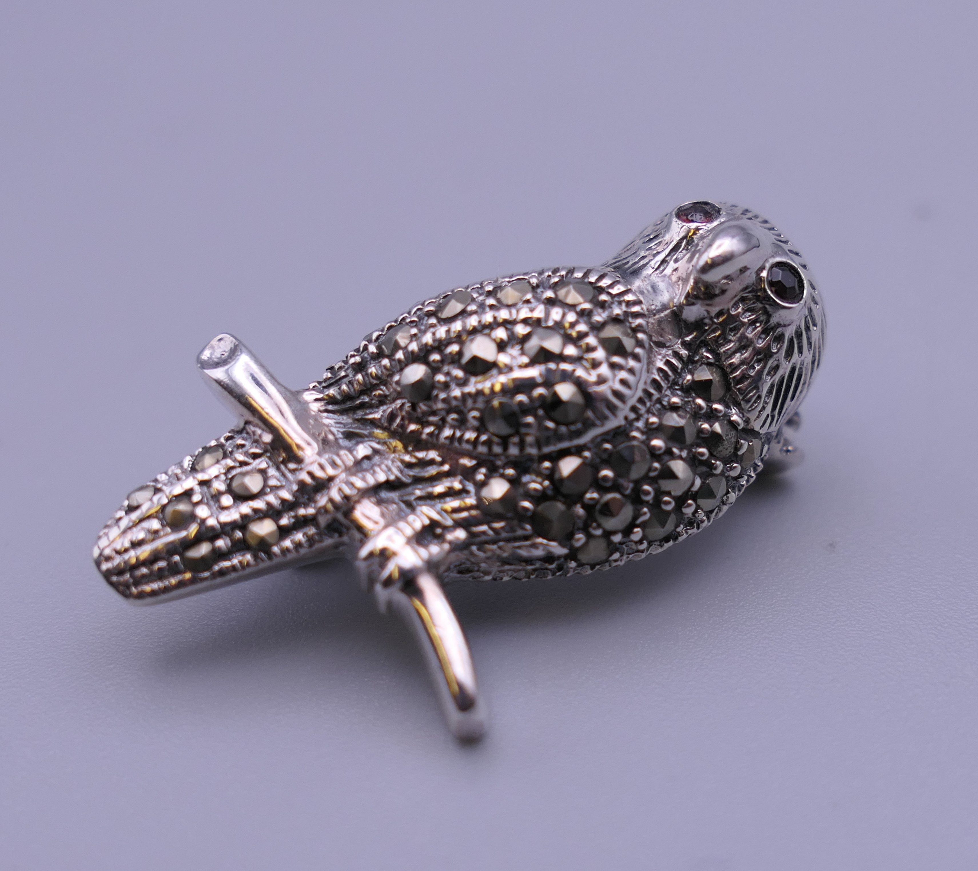 A silver marcasite bird brooch. 3 cm high. - Image 2 of 4