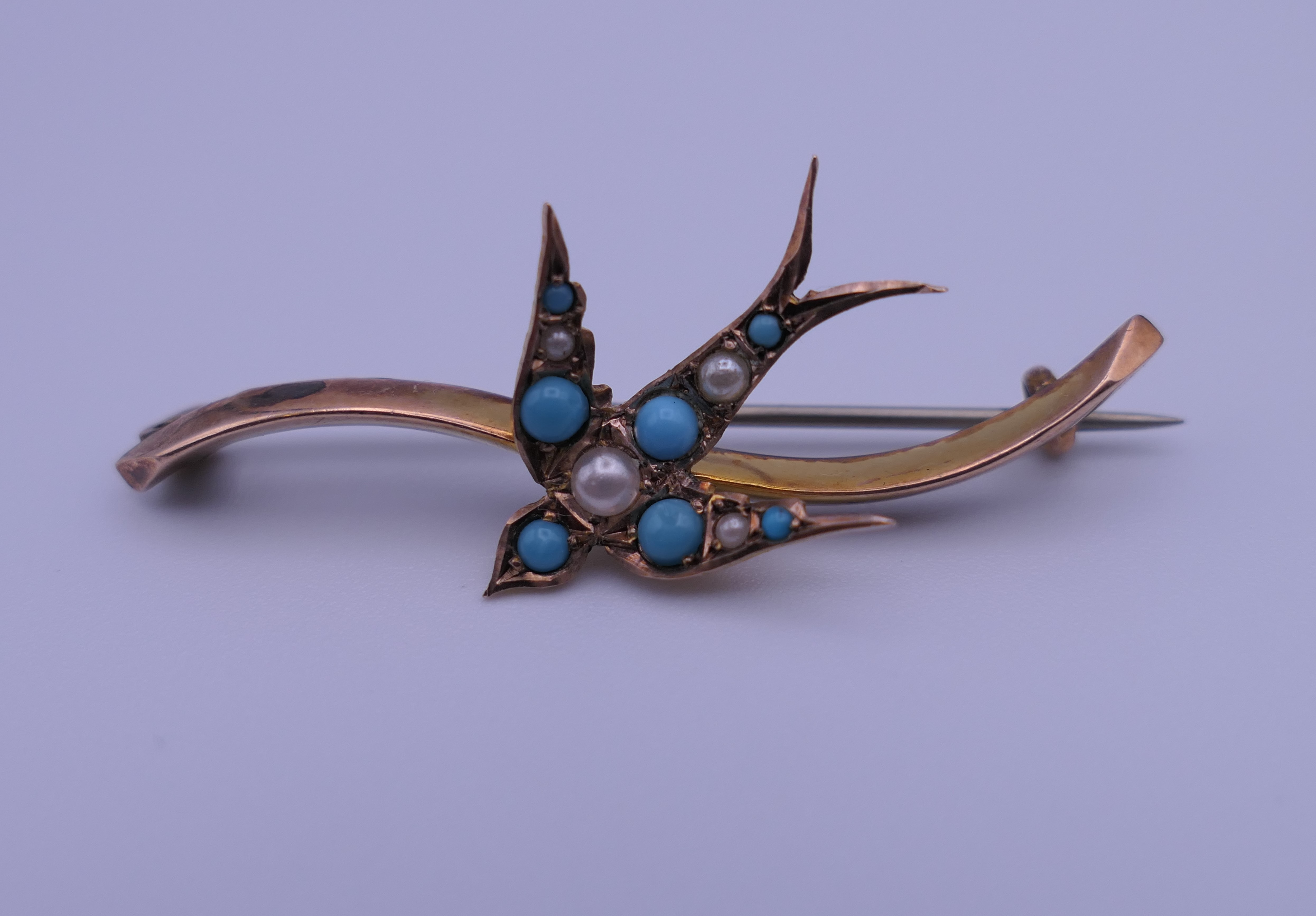 Two 9 ct gold brooches, one formed as a star constellation, the other a bird. The former 4. - Image 2 of 9