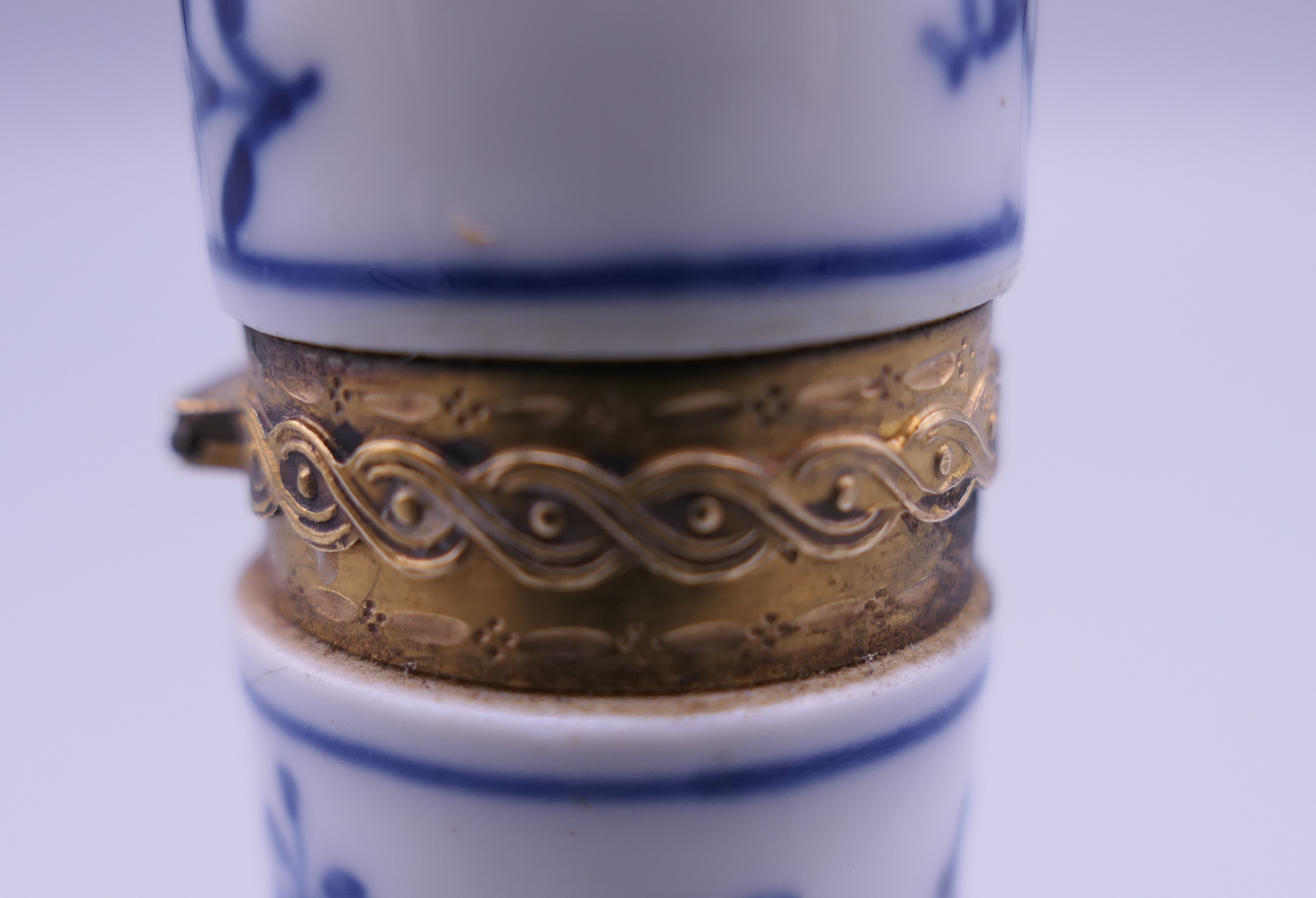 An unmarked gold mounted blue porcelain scent bottle. 6.5 cm high. - Image 6 of 7