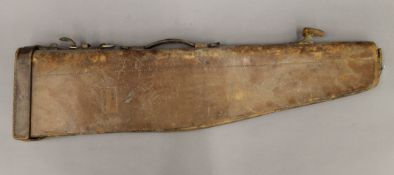 A leather leg of mutton gun case. 85 cm long.