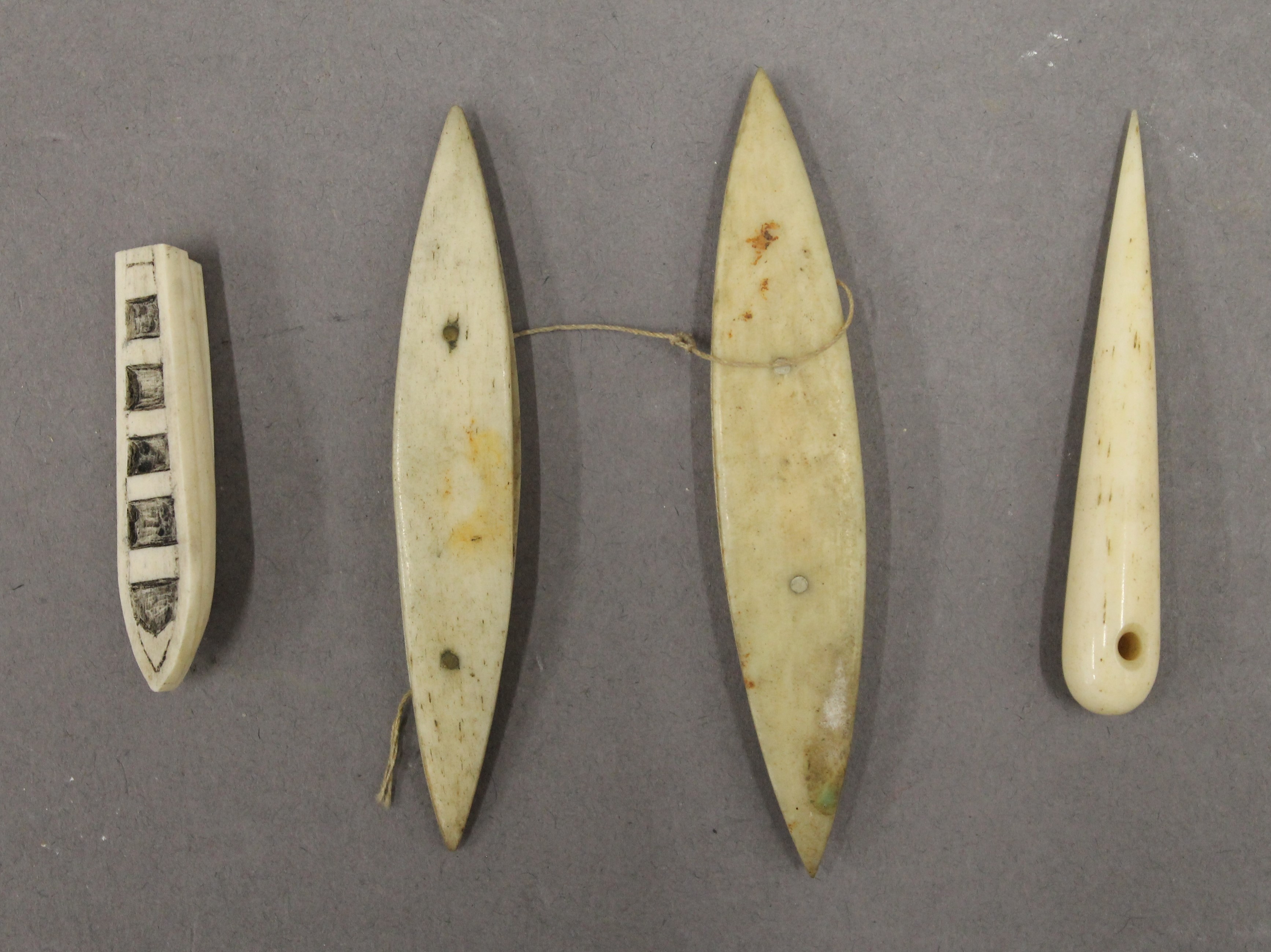 A quantity of Eskimo/Maritime boat fids, etc. The largest 8 cm long.