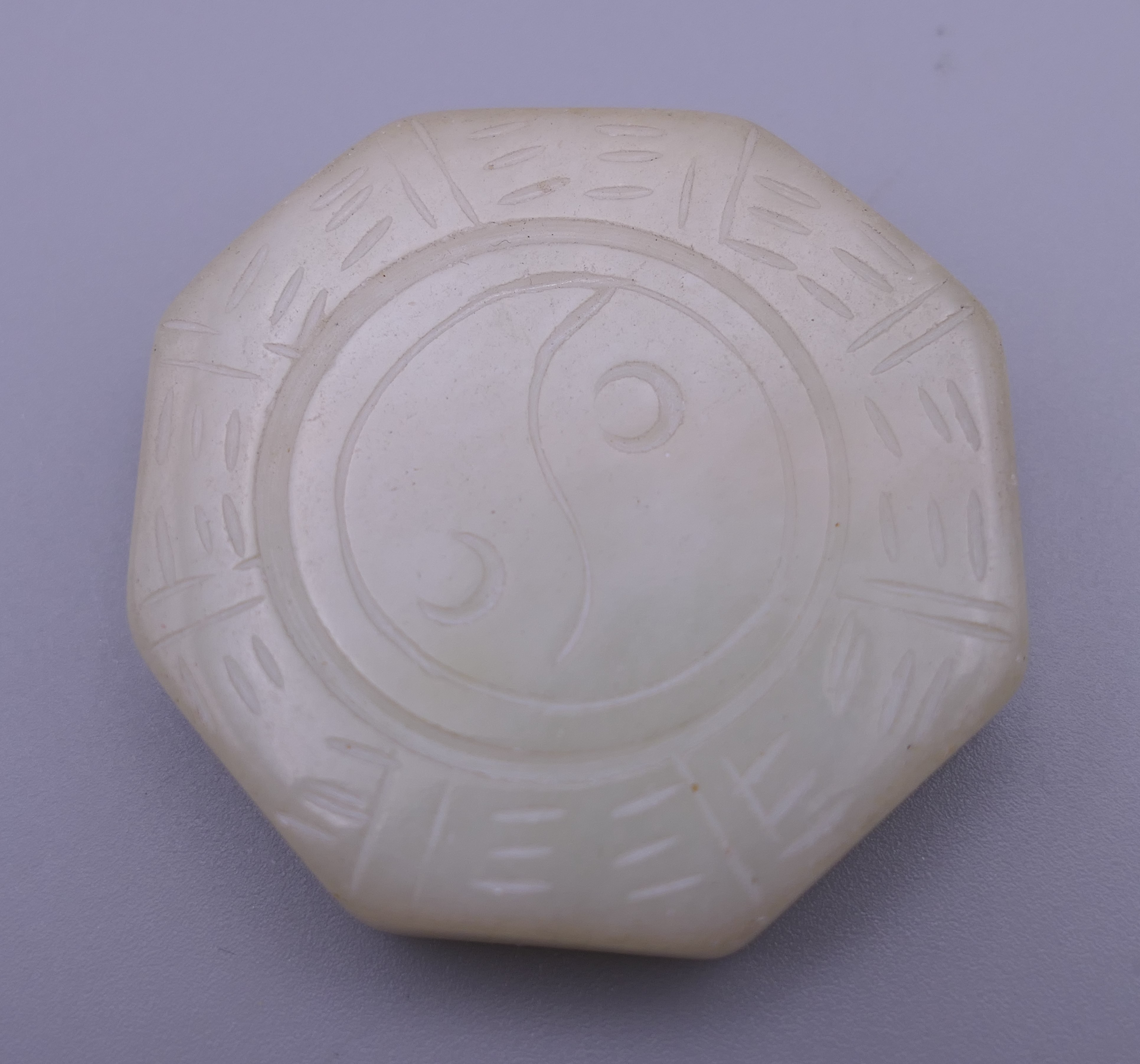 A small collection of various carved jade items, etc. The largest 4 cm high. - Image 5 of 8