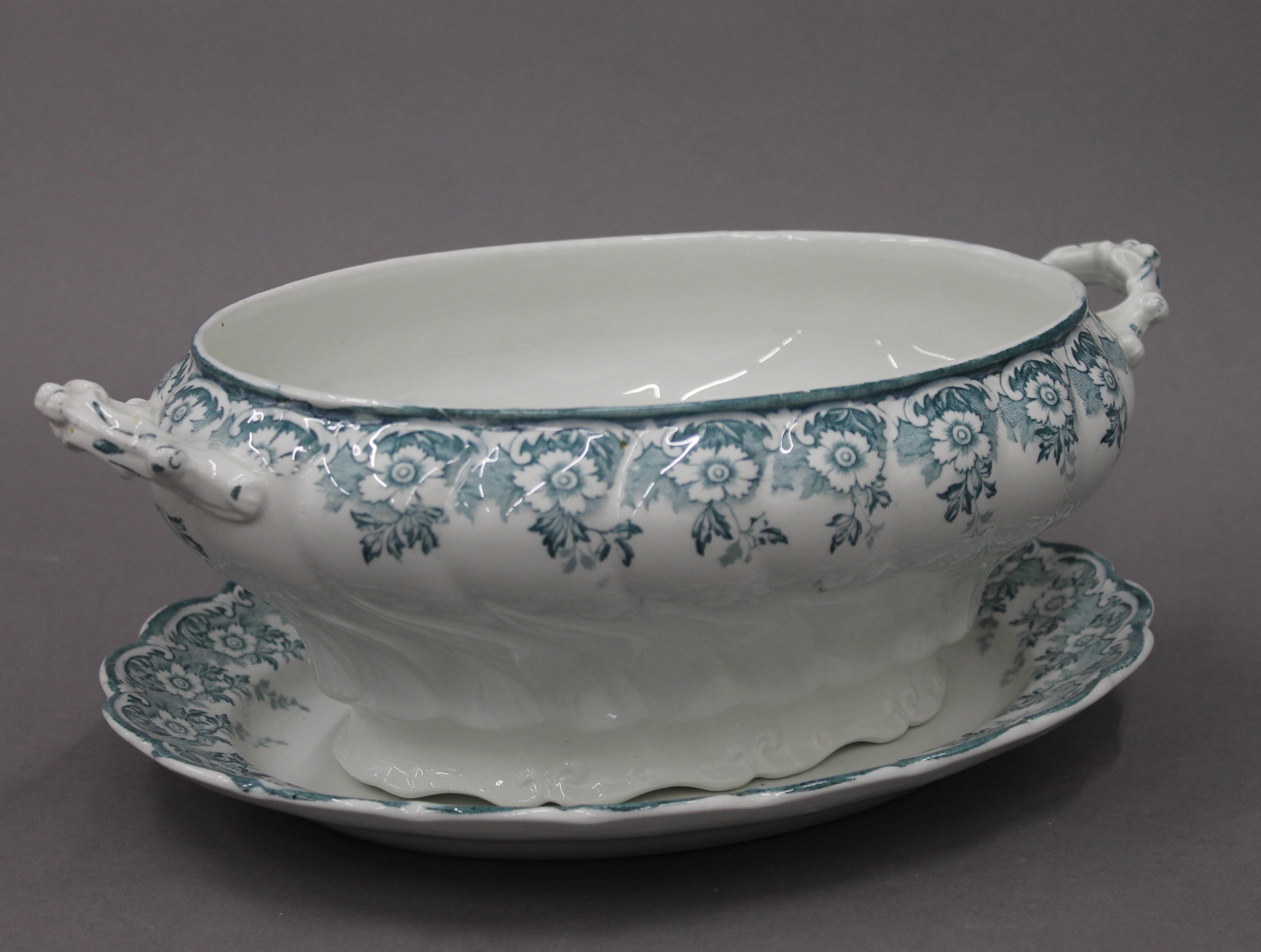 A Coalport Ming Rose porcelain tea set and various dinner wares. - Image 17 of 19