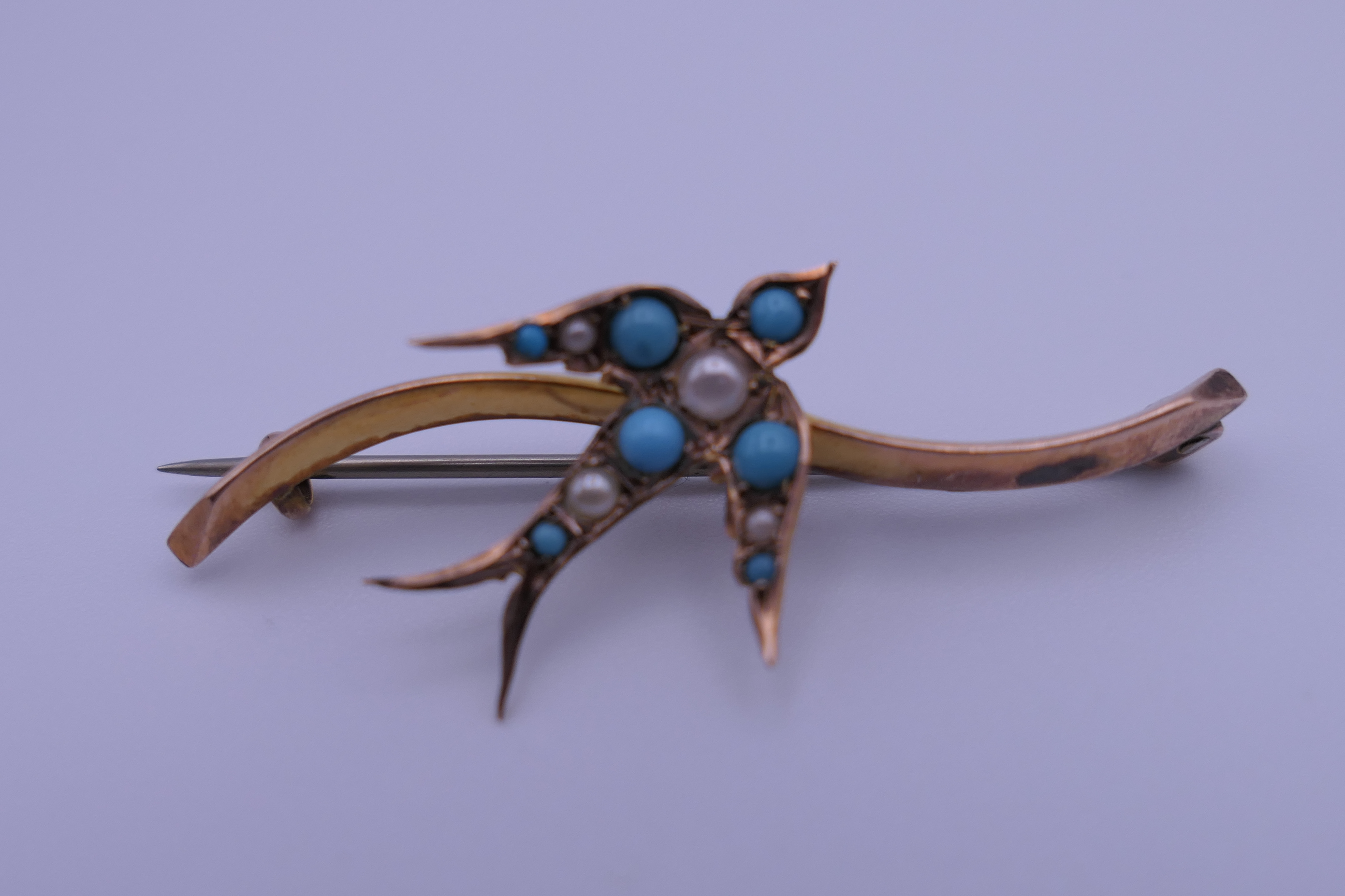 Two 9 ct gold brooches, one formed as a star constellation, the other a bird. The former 4. - Image 3 of 9