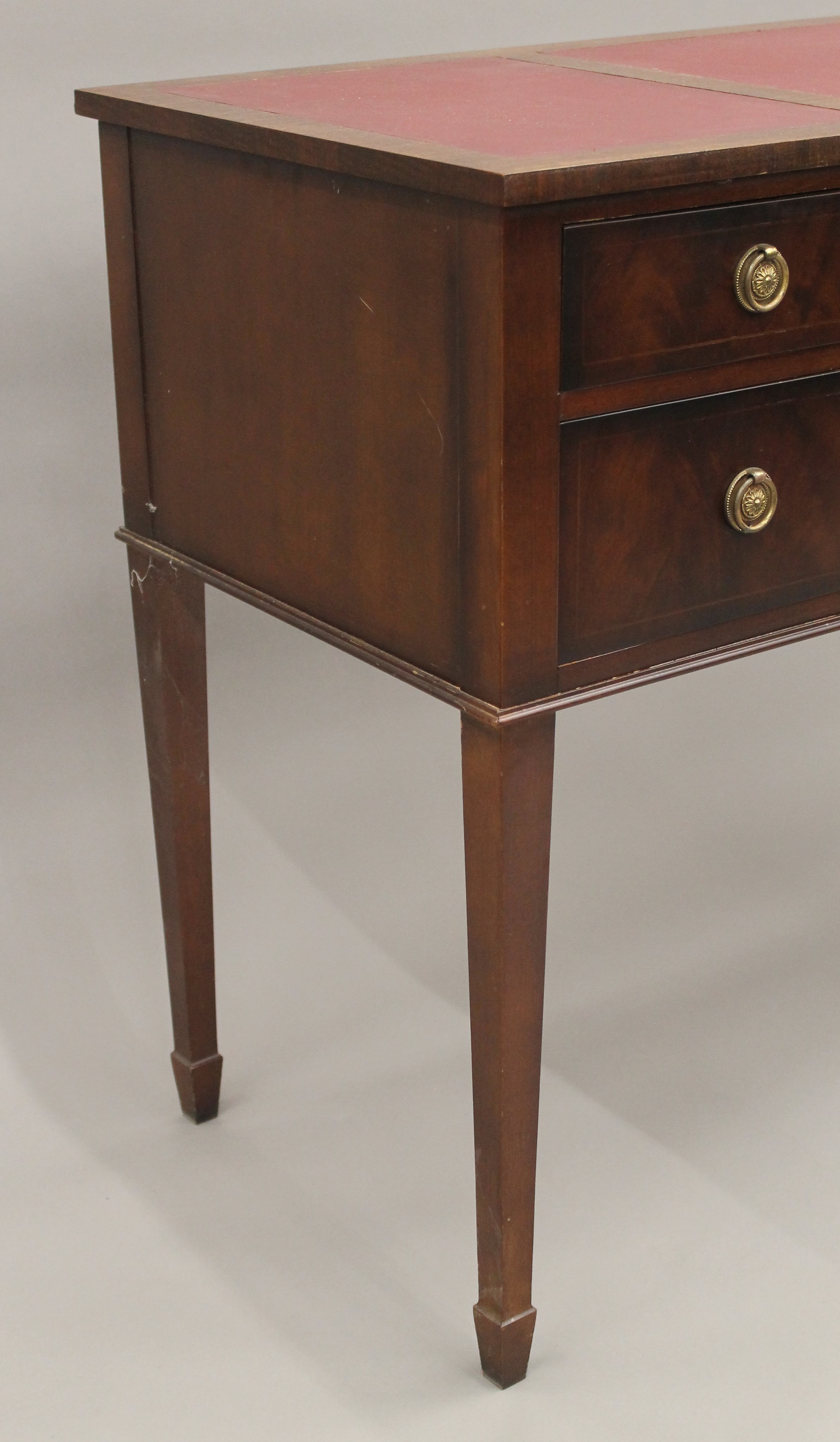 A reproduction mahogany desk and a corner chair. The former 122 cm wide. - Image 8 of 11