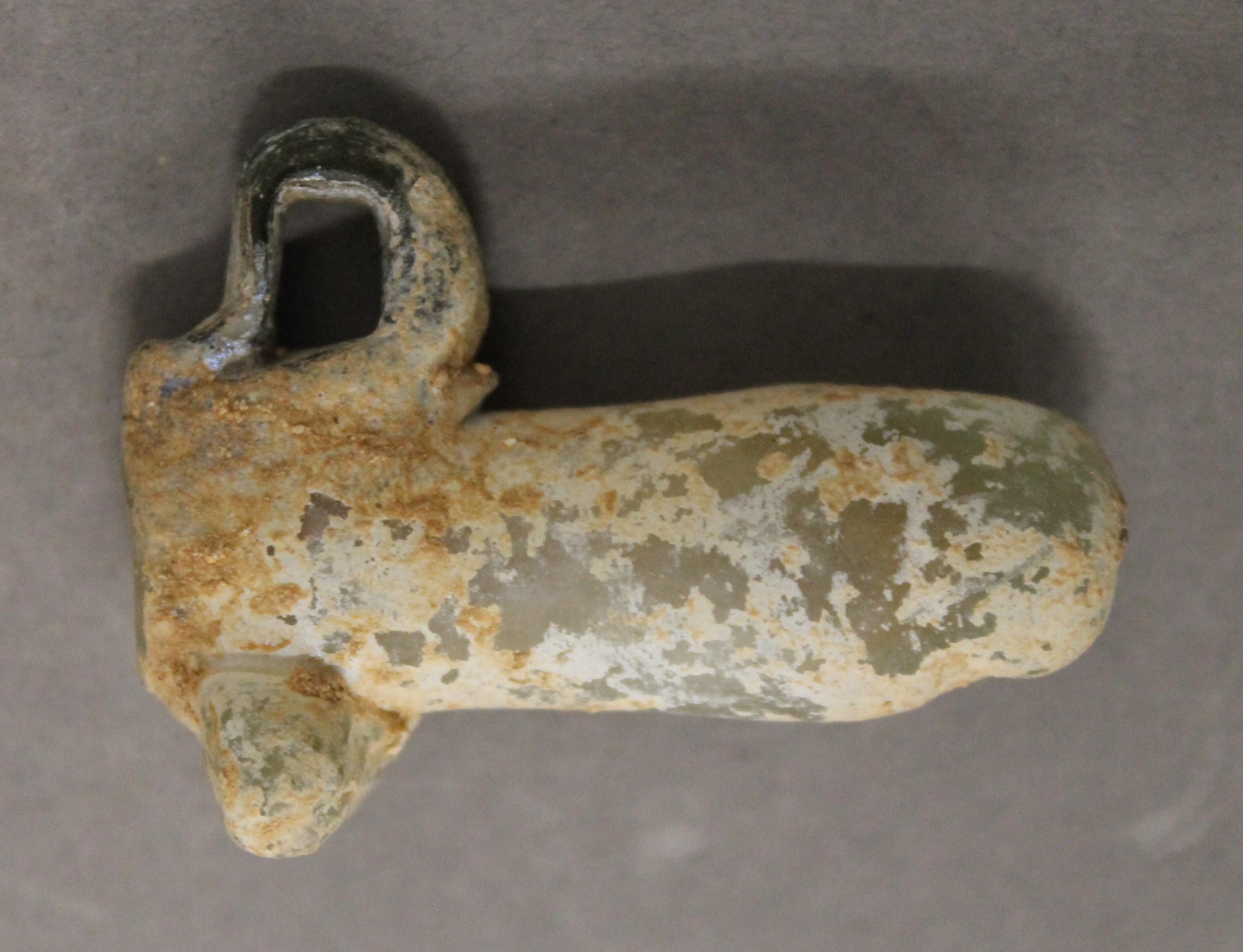 A small antiquity glass vessel. 4.75 cm long. - Image 2 of 3