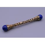 A vintage 14 ct gold filigree bar brooch with lapis cabochons. 5.5 cm long.