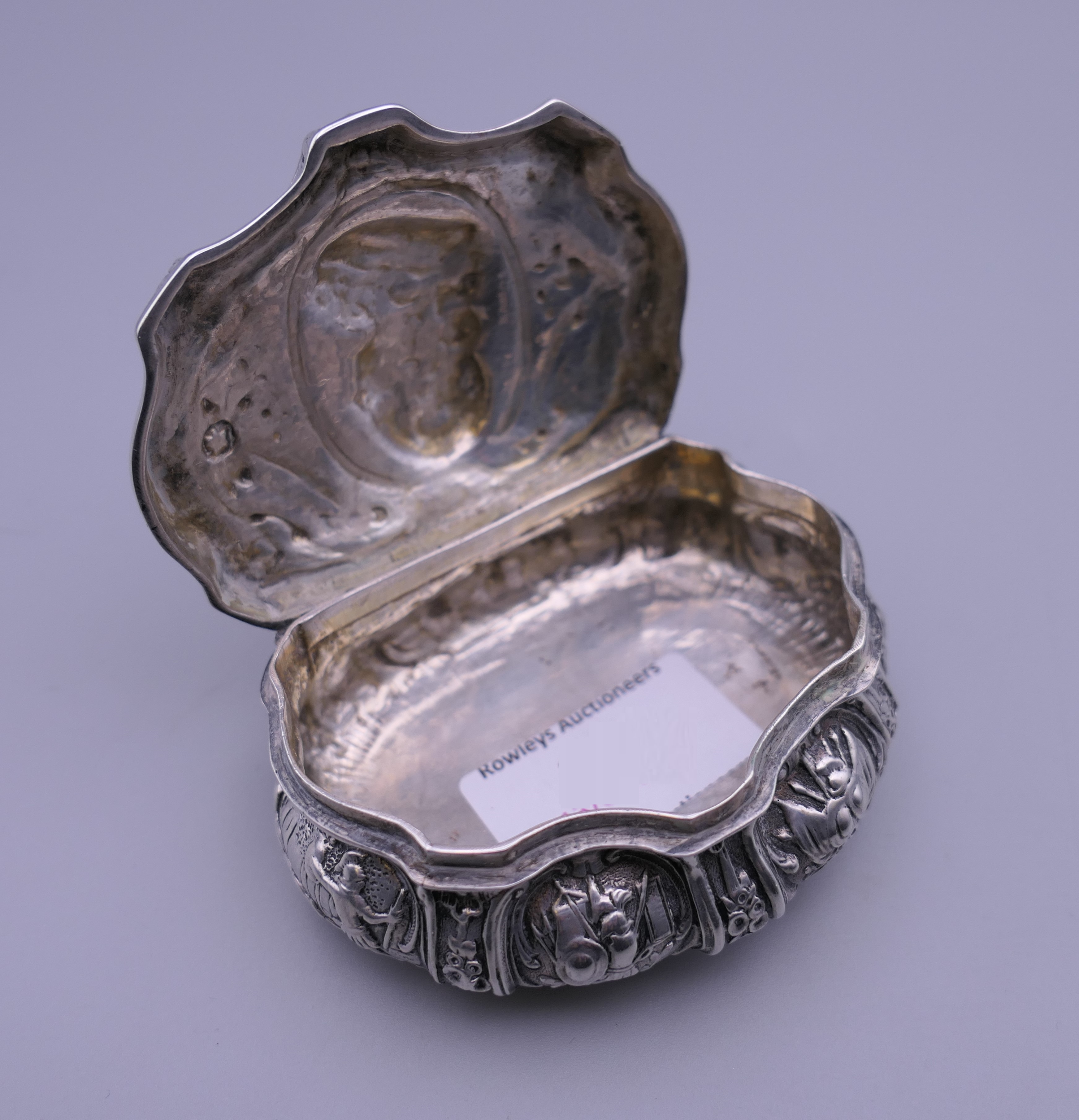 A 19th century Continental silver snuff box. 8.5 cm wide. - Image 9 of 9