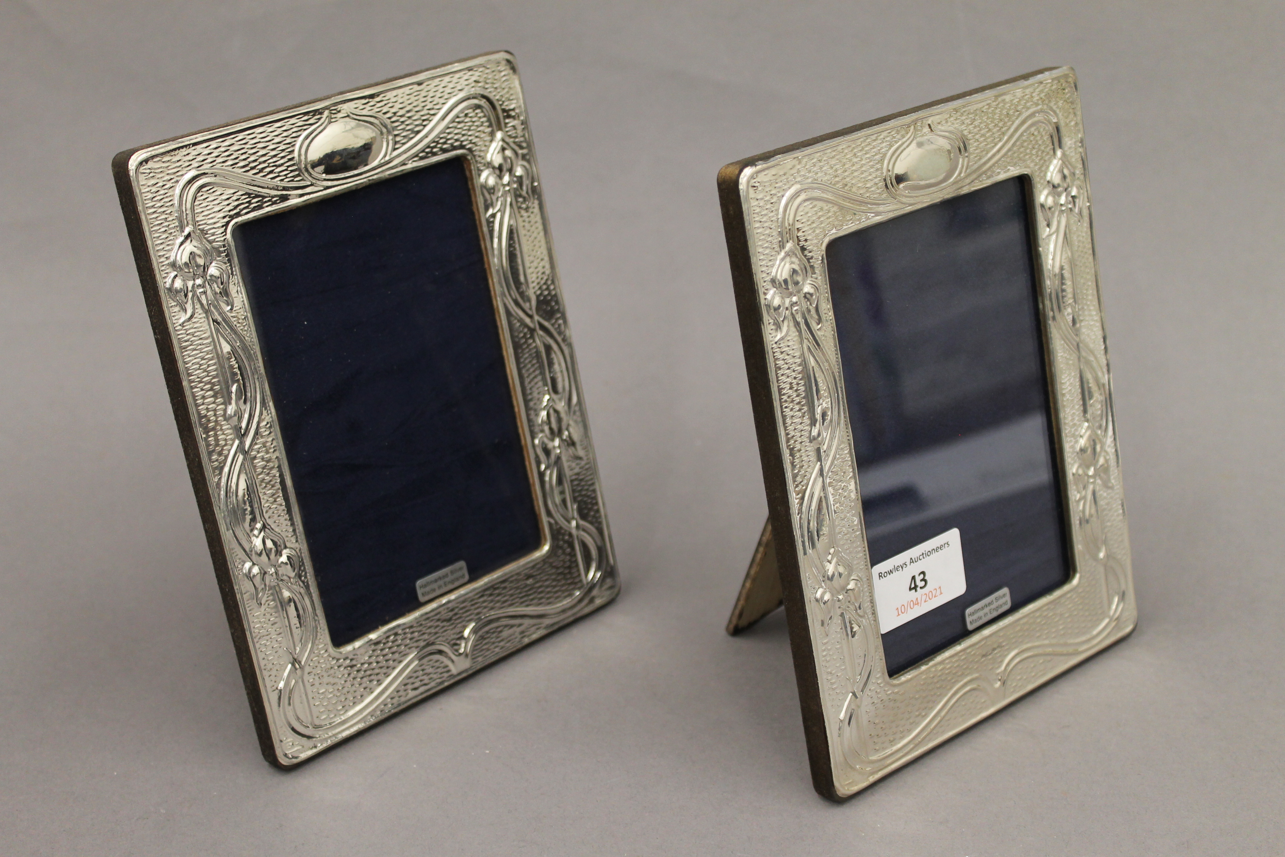 A pair of silver photograph frames. 18.5 cm high.