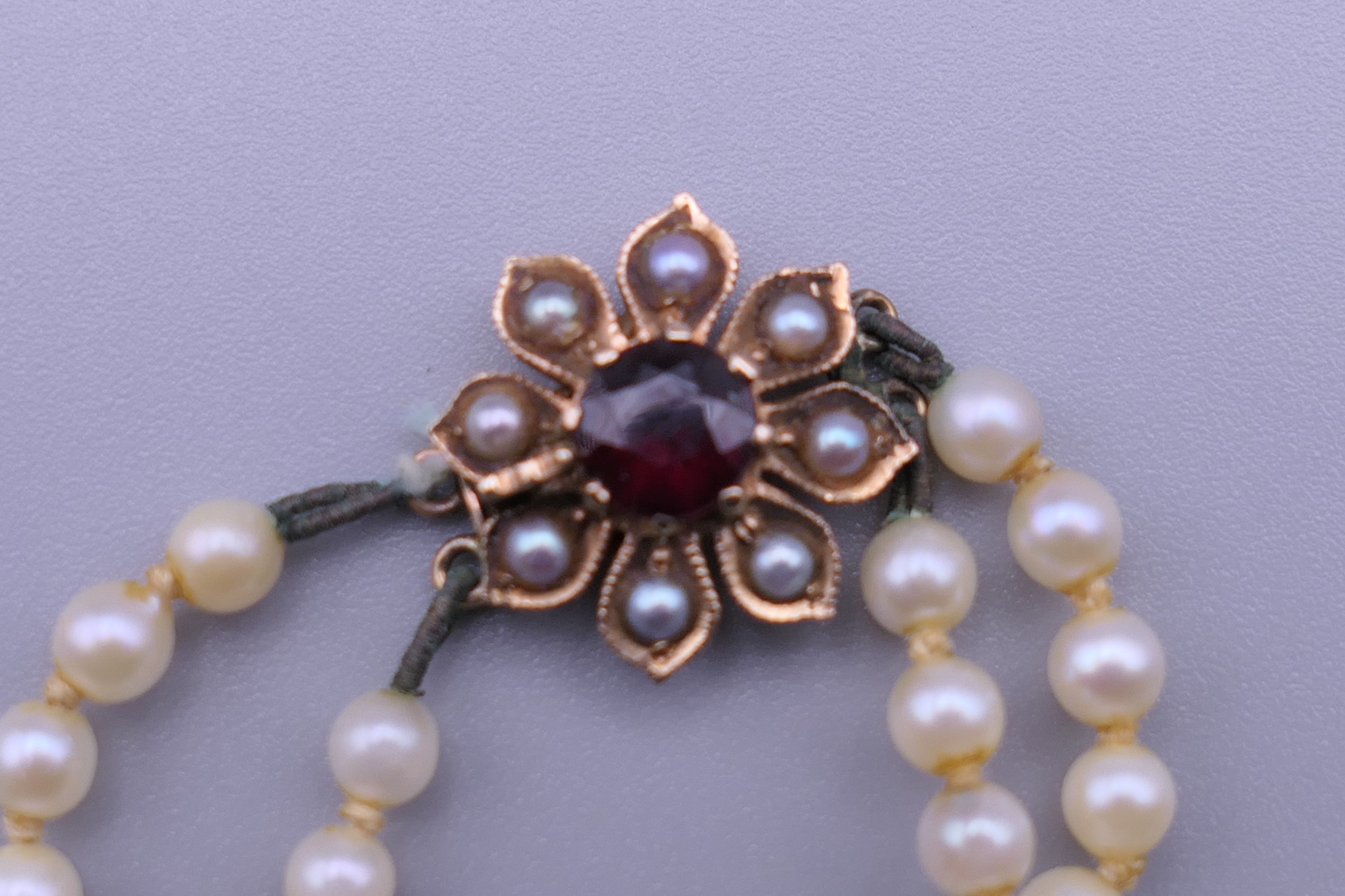 Two pearl necklaces, each with a 9 ct gold clasp. - Image 2 of 7