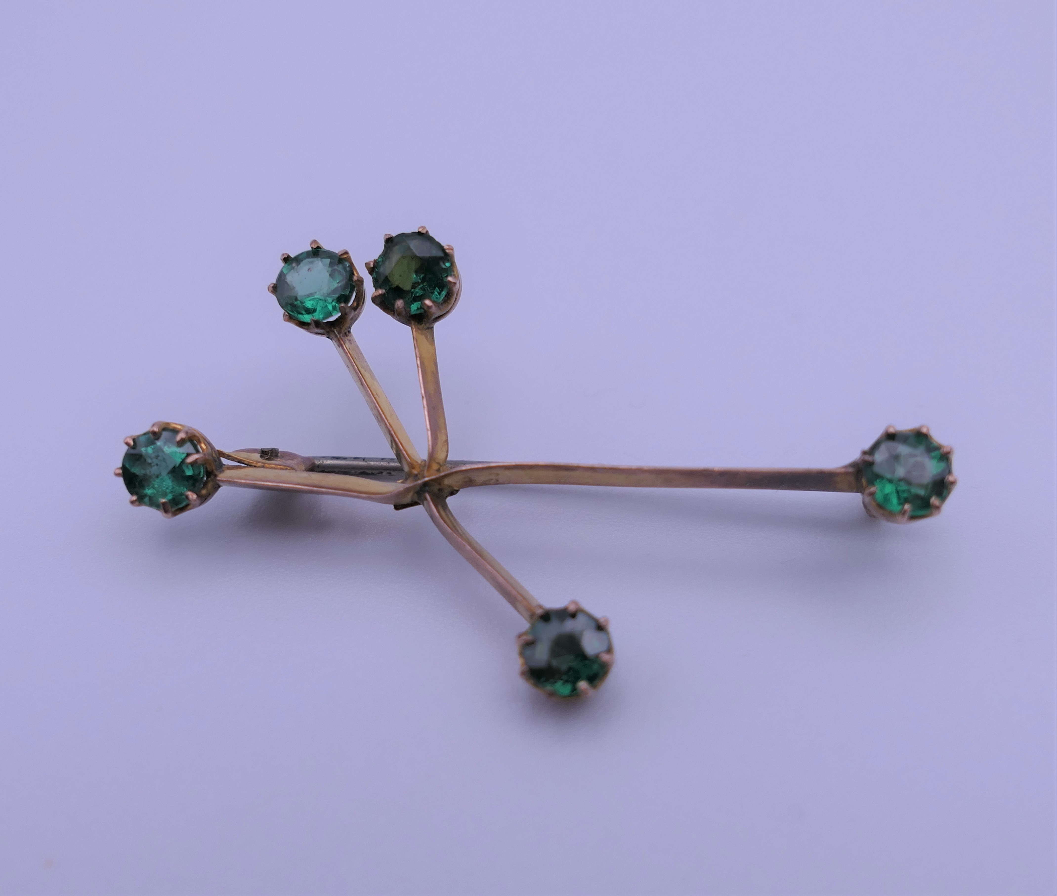 Two 9 ct gold brooches, one formed as a star constellation, the other a bird. The former 4. - Image 6 of 9