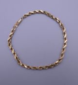 A 14 K gold bracelet. 20 cm long. 9.4 grammes.