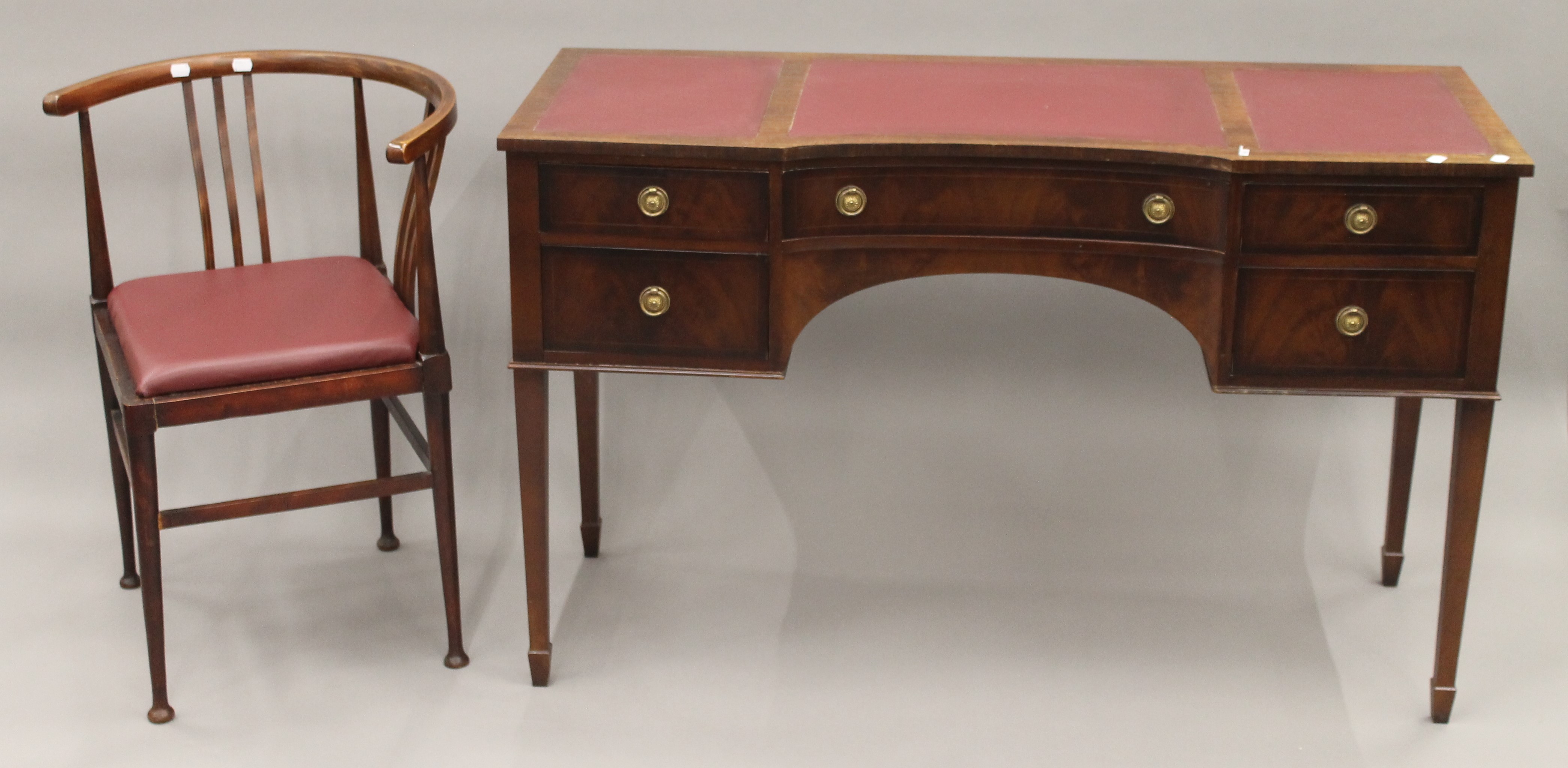 A reproduction mahogany desk and a corner chair. The former 122 cm wide. - Image 2 of 11