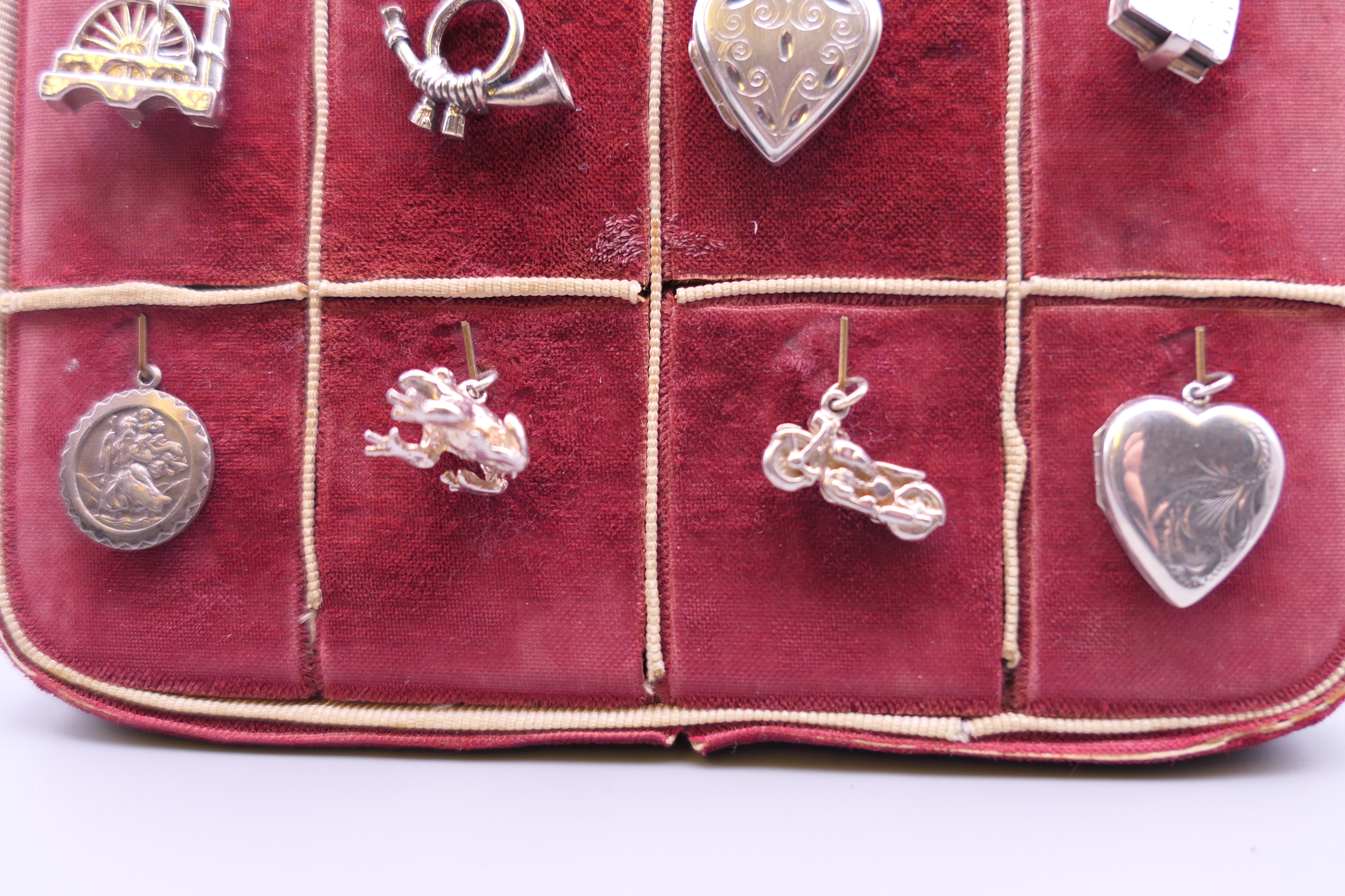 A vintage jewellery stand set with 20 silver charms. - Image 5 of 5