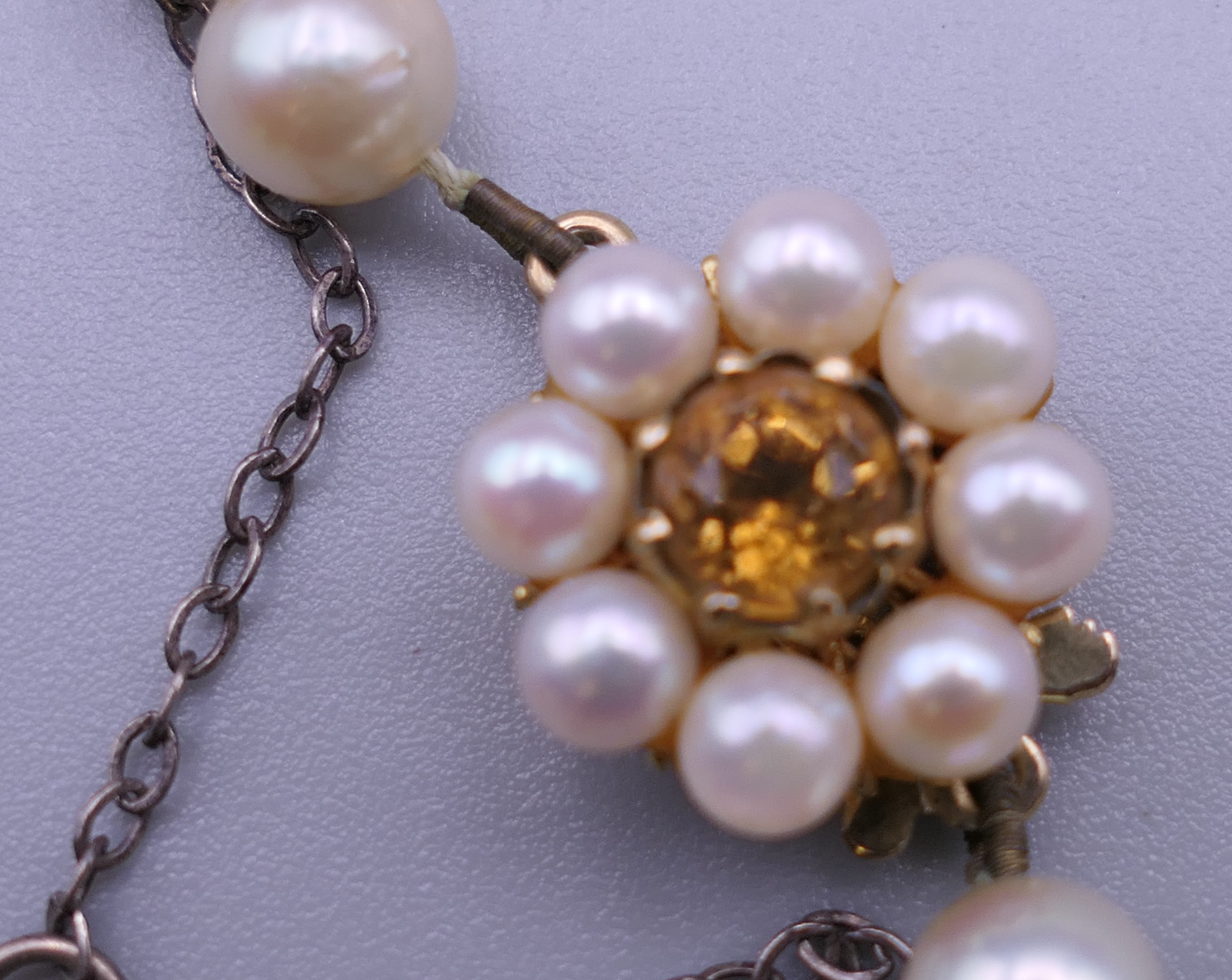 Two pearl necklaces, each with a 9 ct gold clasp. - Image 5 of 7