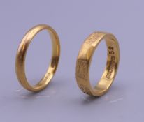 Two 22 ct gold wedding bands. Ring size J and L. 7.7 grammes.