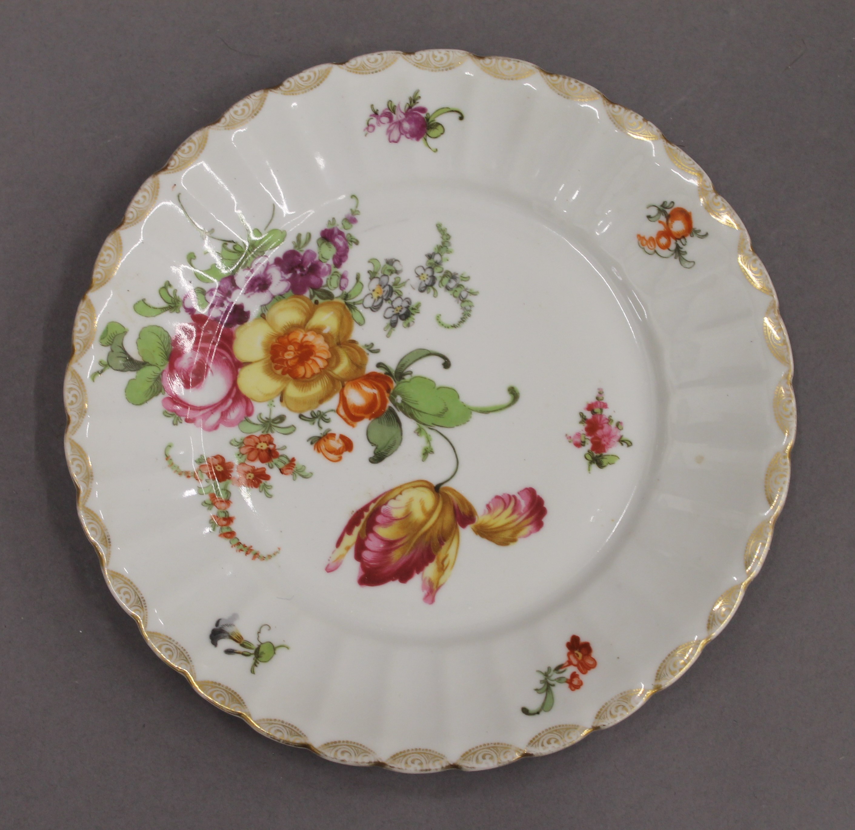 A quantity of Copenhagen porcelain florally decorated plates and dishes. - Image 15 of 18