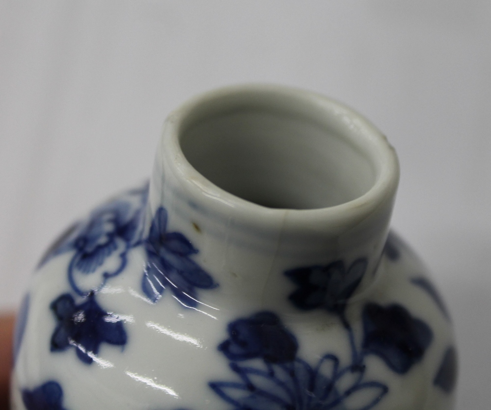 A pair of 19th century Chinese blue and white porcelain vases and covers, decorated with dragons. - Image 14 of 16