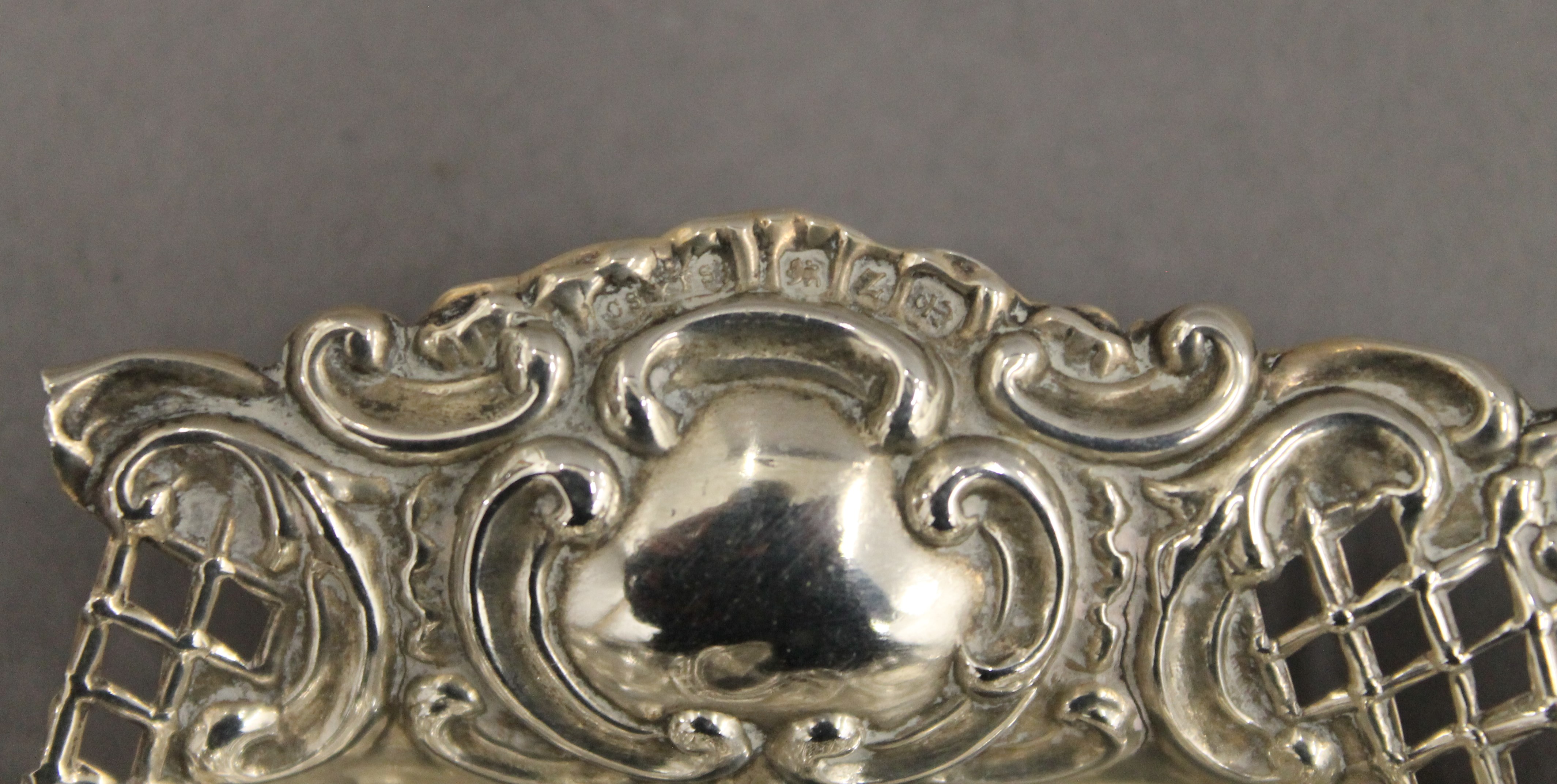 A pair of silver pierced dishes, a napkin ring and two strainers. The former 10 cm wide. 3. - Image 4 of 14