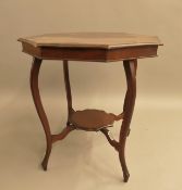 An Edwardian mahogany centre table. 67 cm diameter.