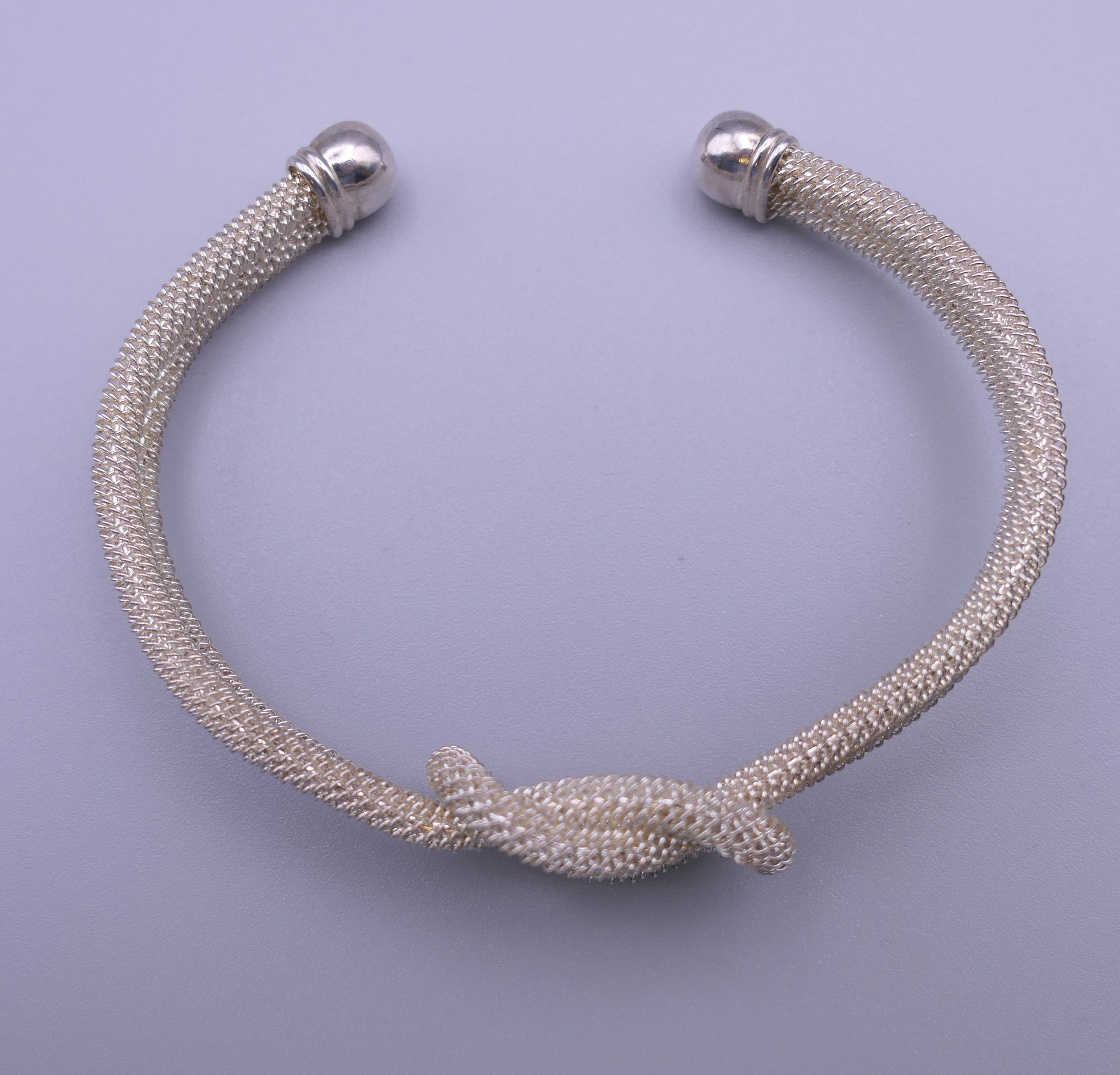 A 925 silver torque knot bracelet. 7.5 cm wide. - Image 4 of 5