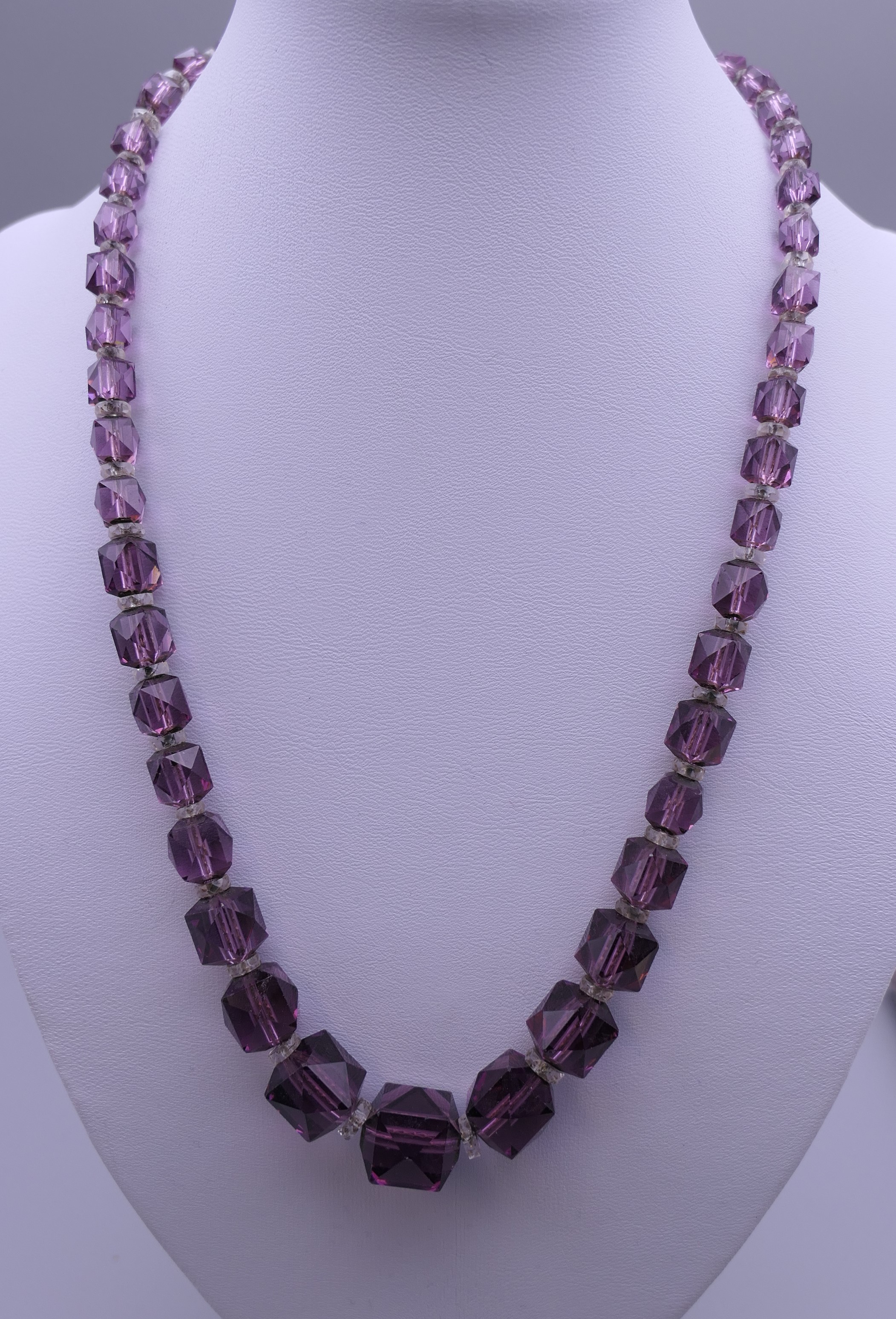 An amethyst set gold ring, together with a dress necklace and a pair of clip on earrings. - Image 10 of 13