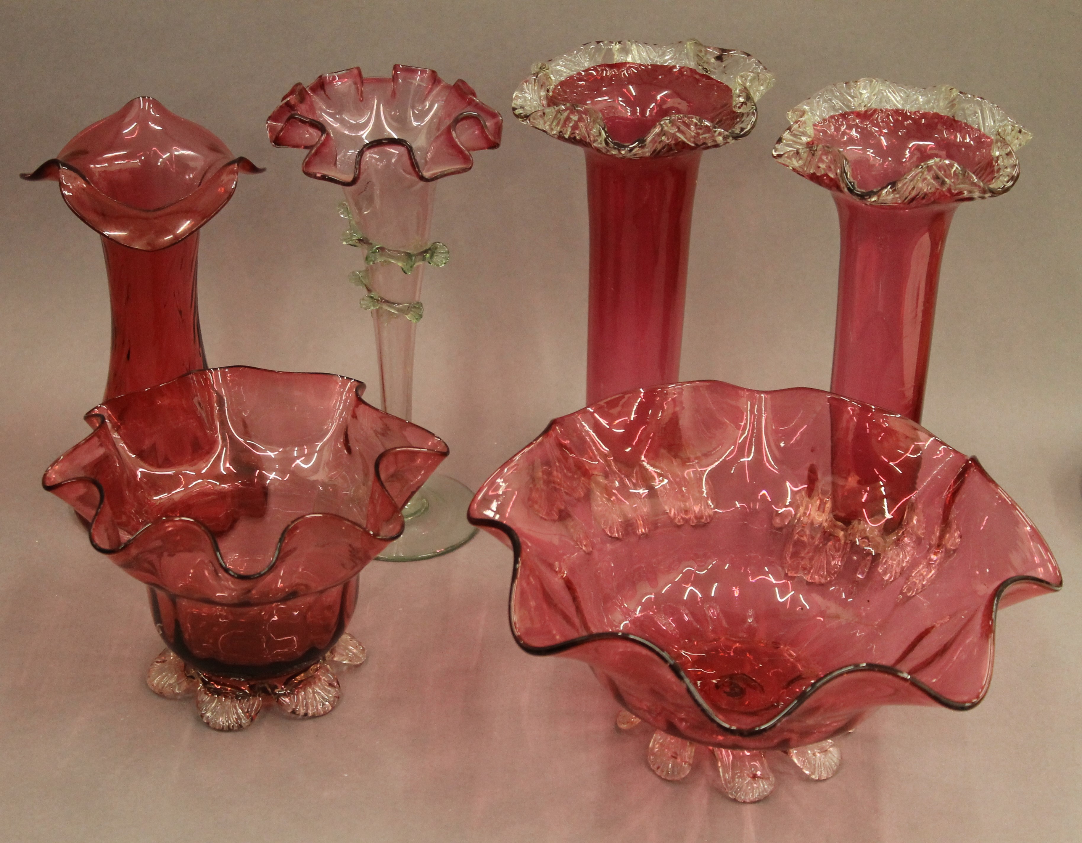 A large quantity of various cranberry glass - Image 5 of 9