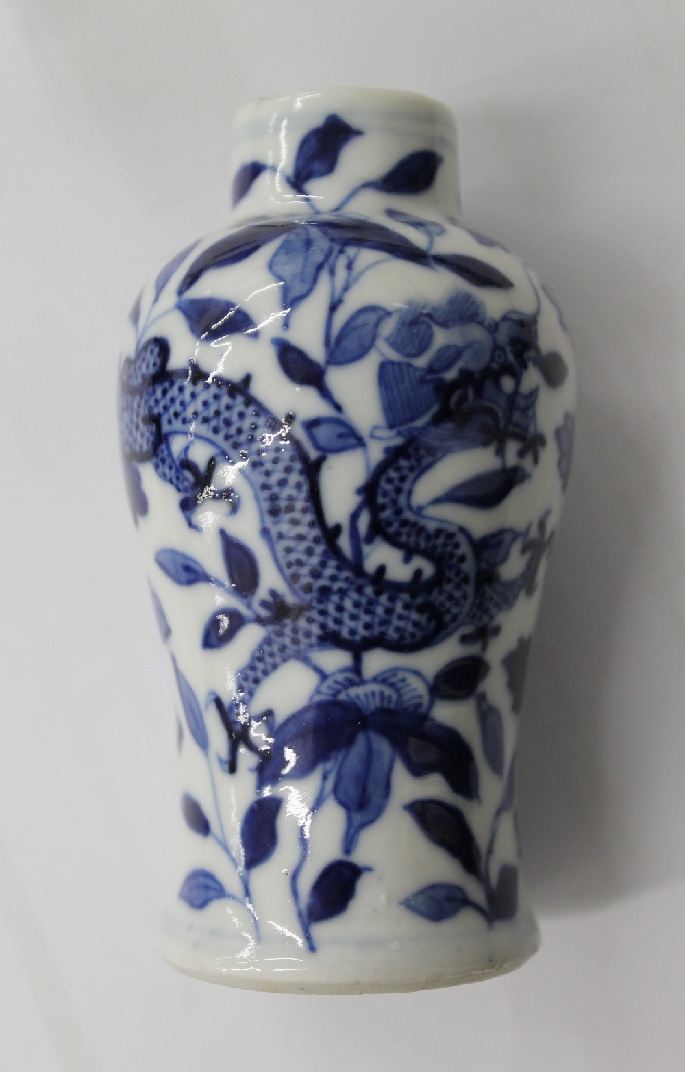 A pair of 19th century Chinese blue and white porcelain vases and covers, decorated with dragons. - Image 12 of 16