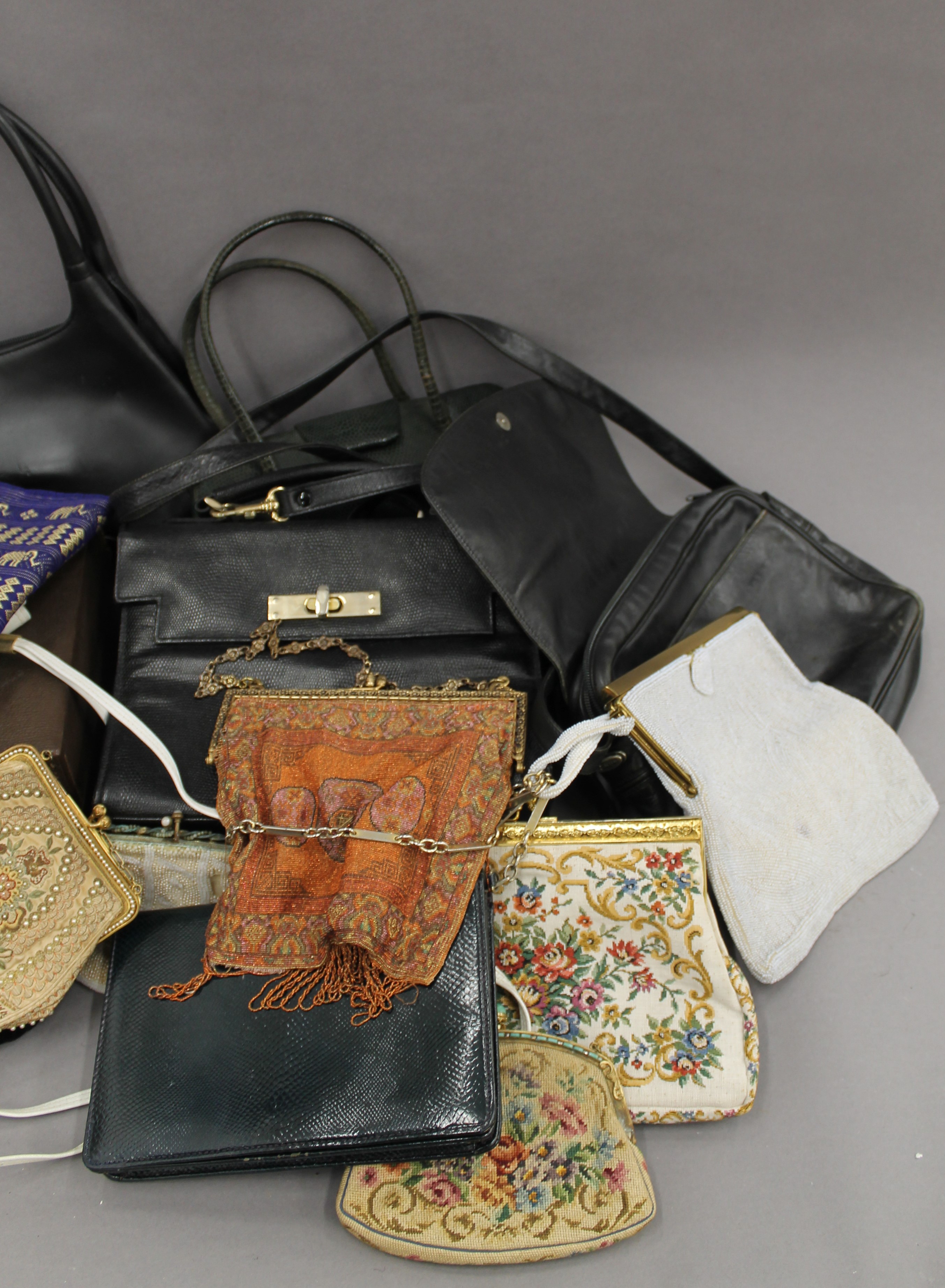 A quantity of vintage handbags and a vintage hat. - Image 3 of 7