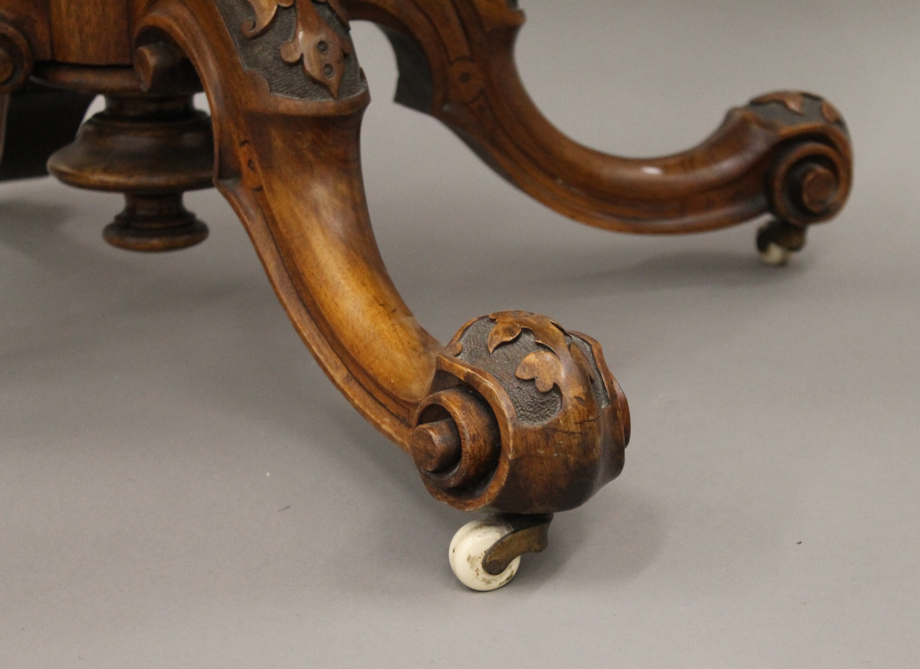A burr walnut loo table with floral carved border. 122 cm long. - Image 6 of 6
