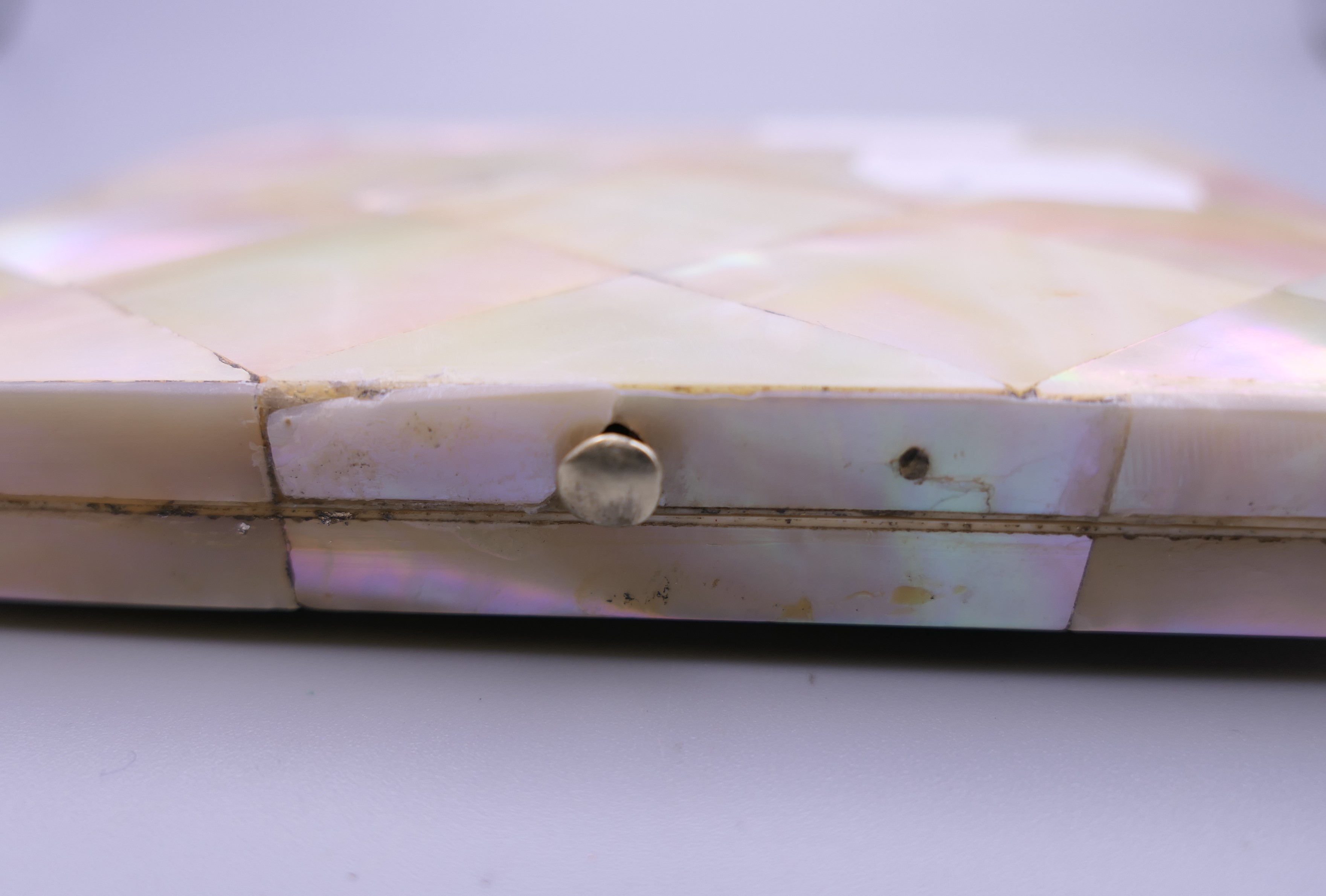A Victorian mother-of-pearl card case. 11 x 8 cm. - Image 5 of 7