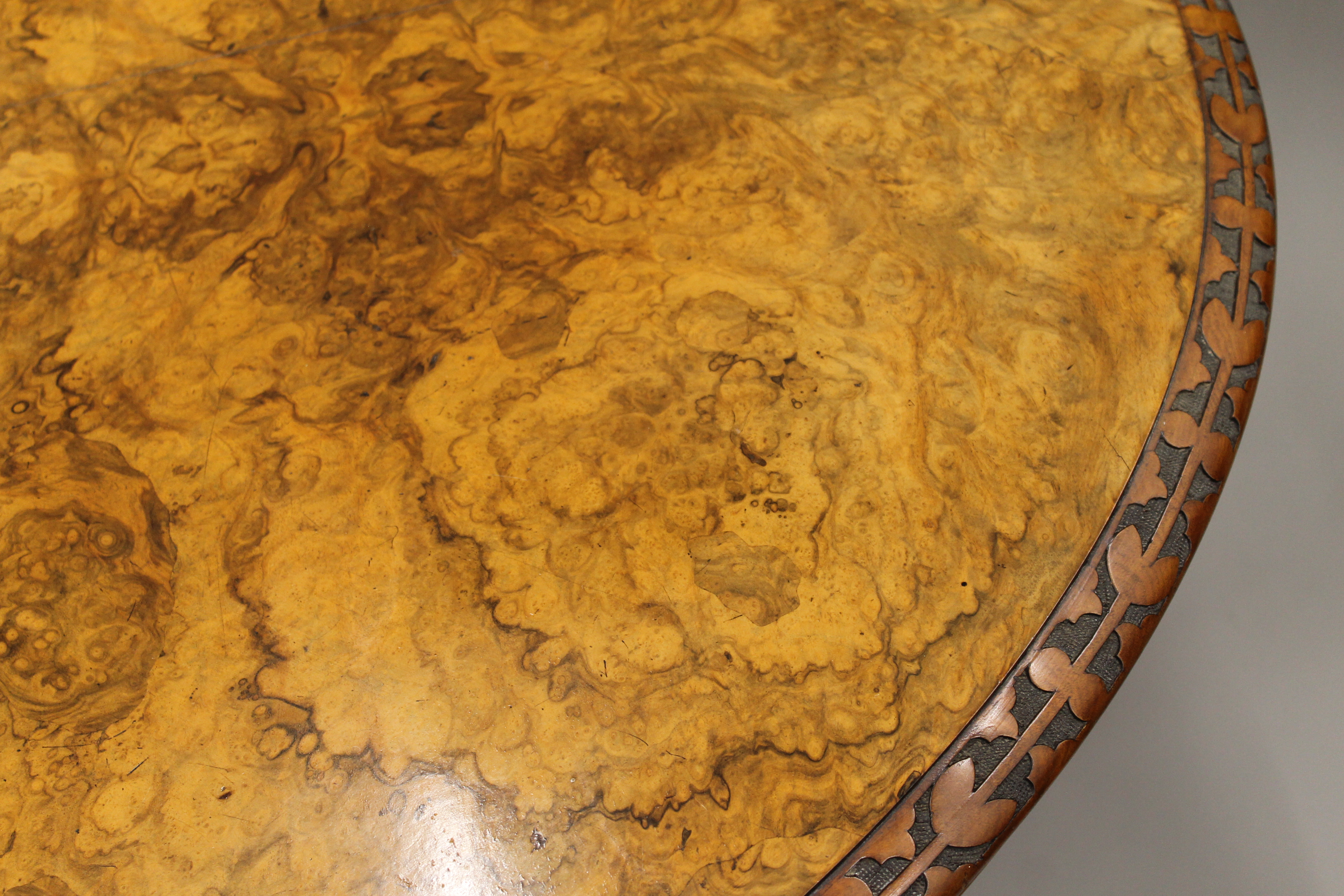 A burr walnut loo table with floral carved border. 122 cm long. - Image 4 of 6